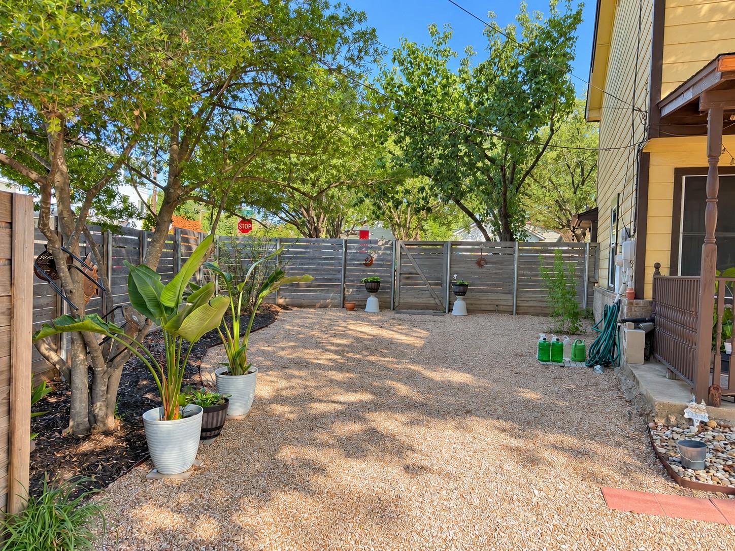 1184 Waller St Property Photo 18
