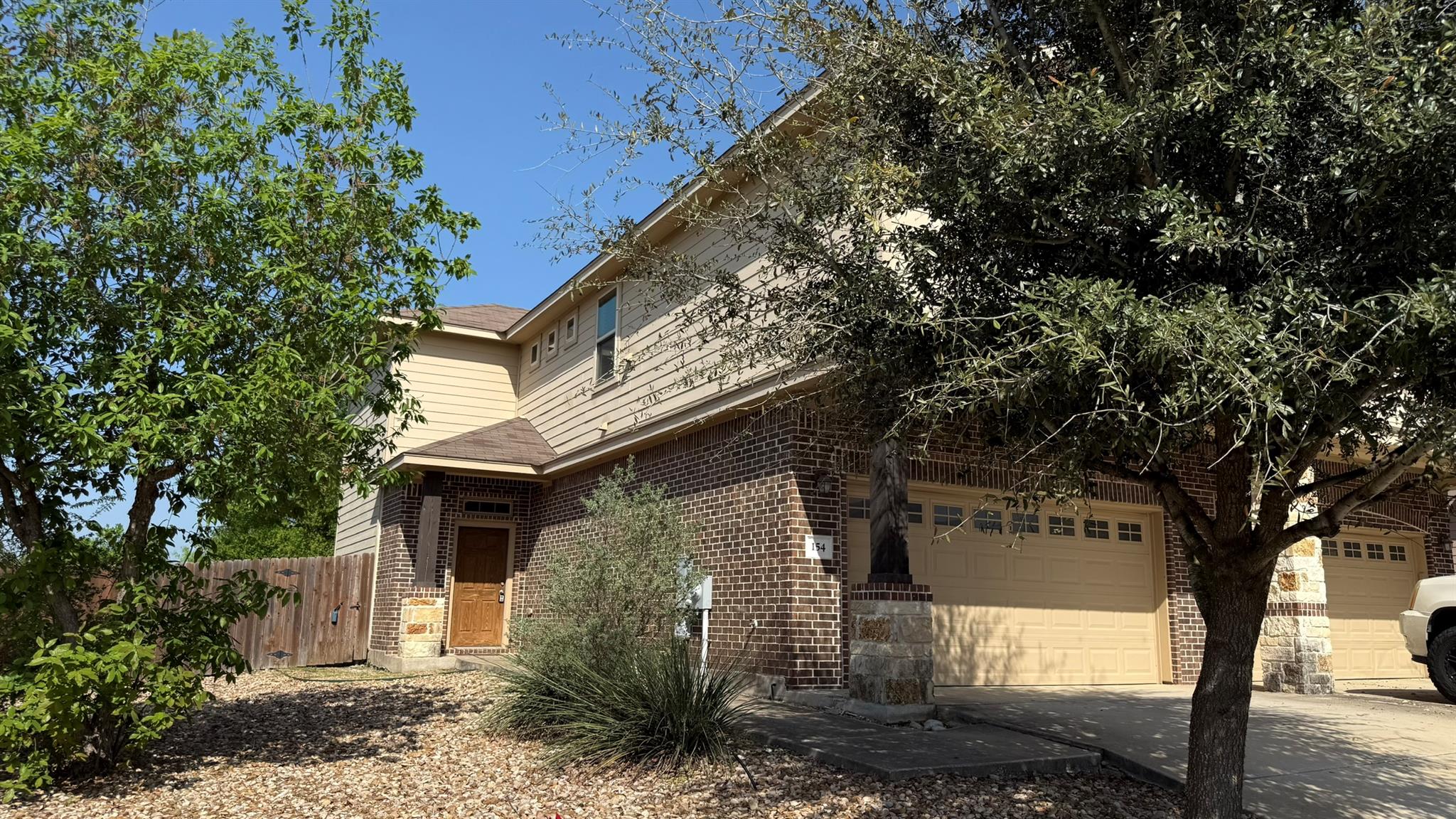 154 Lakeview Ct Property Photo