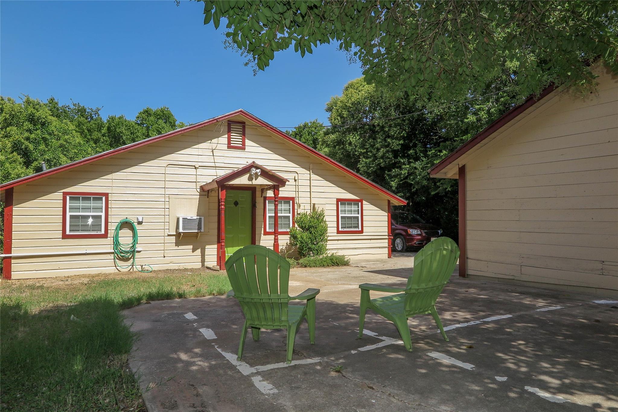 1312 S Pine Ave B Property Photo
