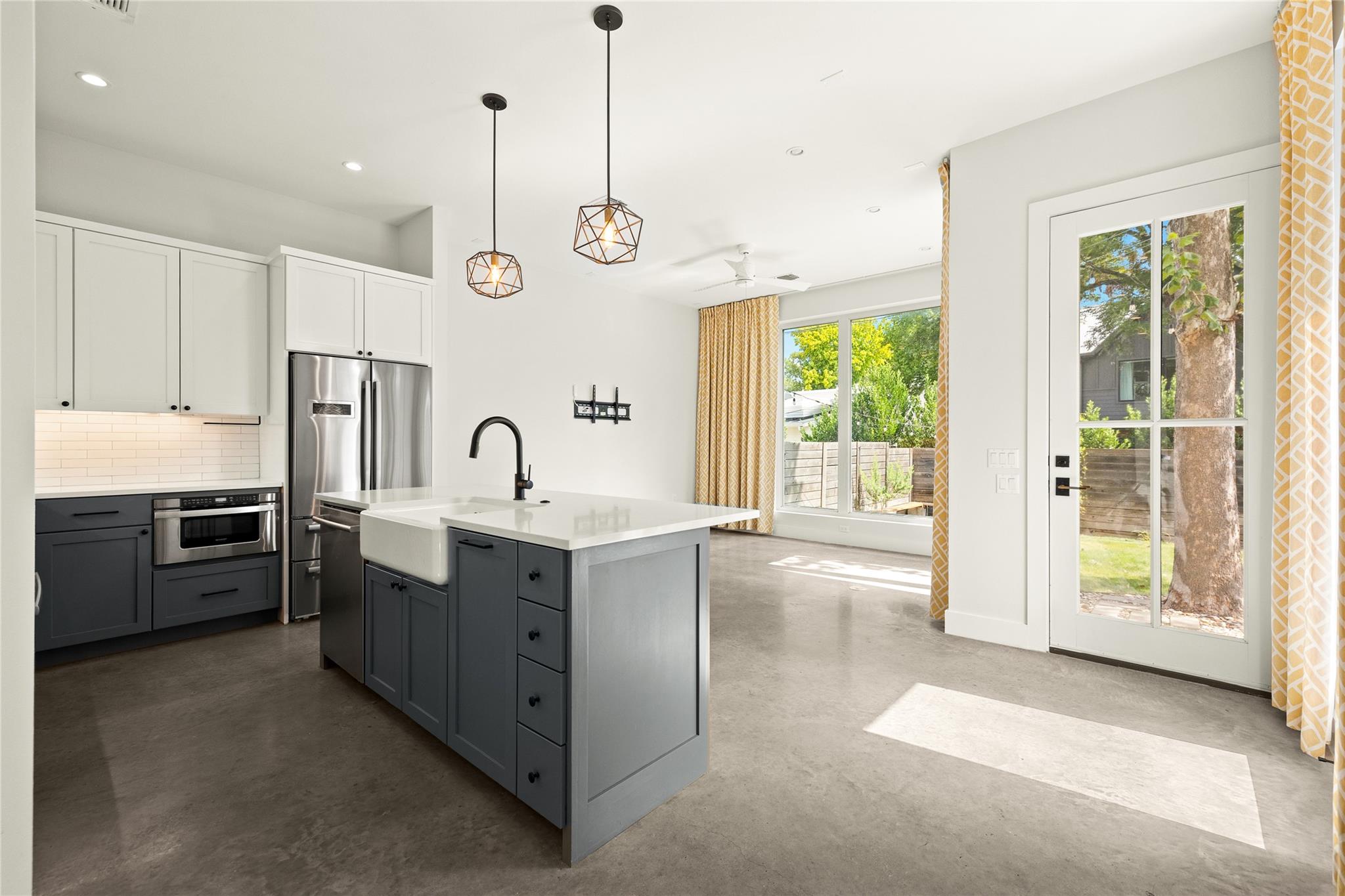 510 Sacramento Dr #b Property Photo 3