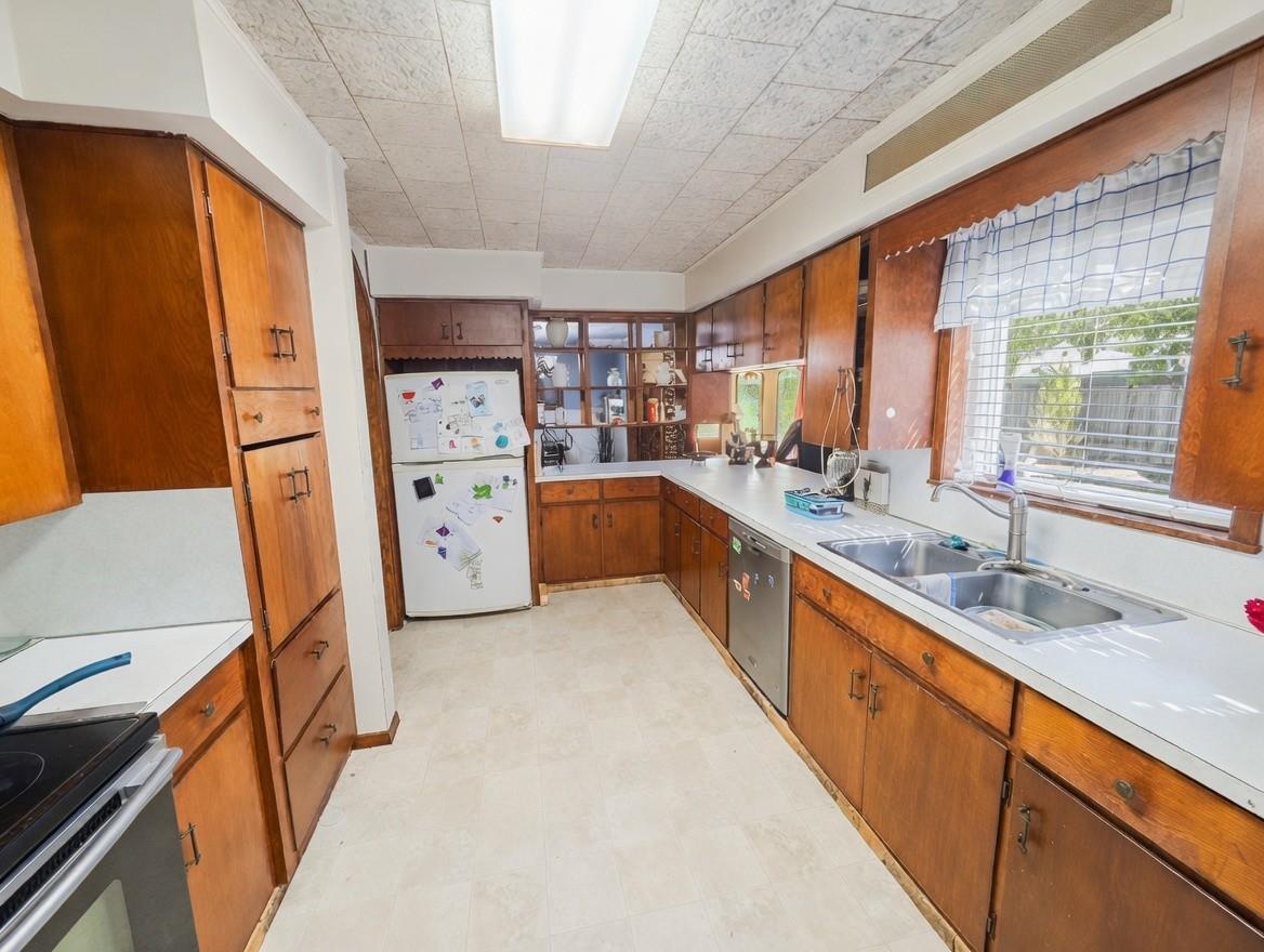 9262 N Highway 77 None Property Photo 9