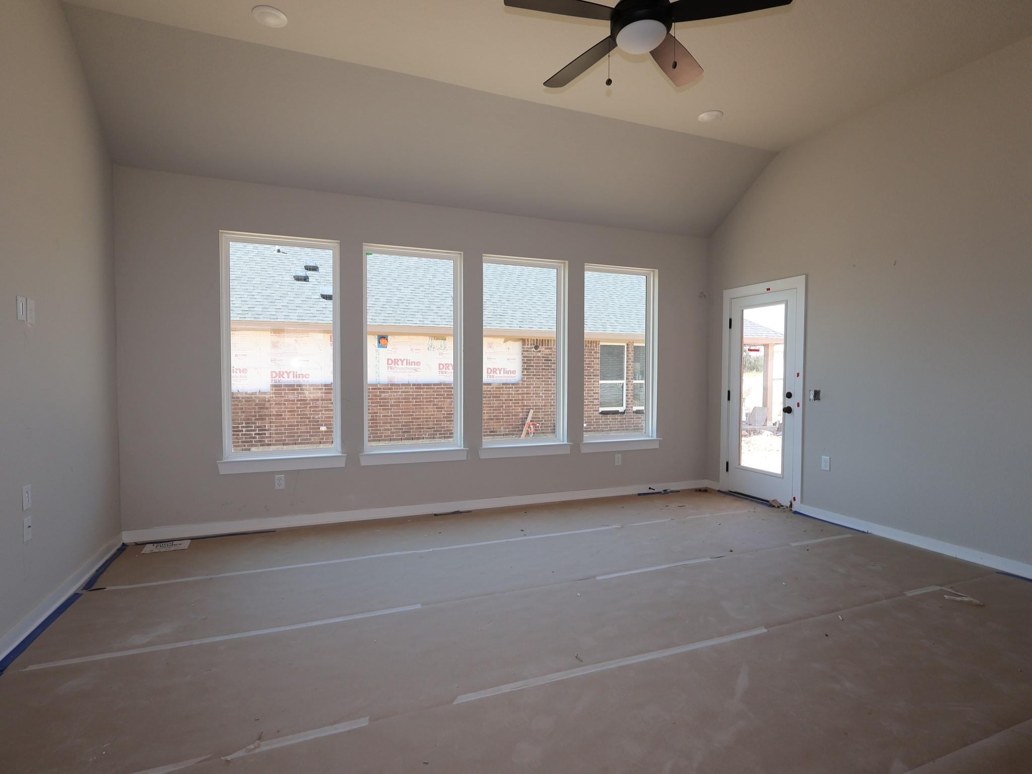 629 Clarissa St Property Photo 2