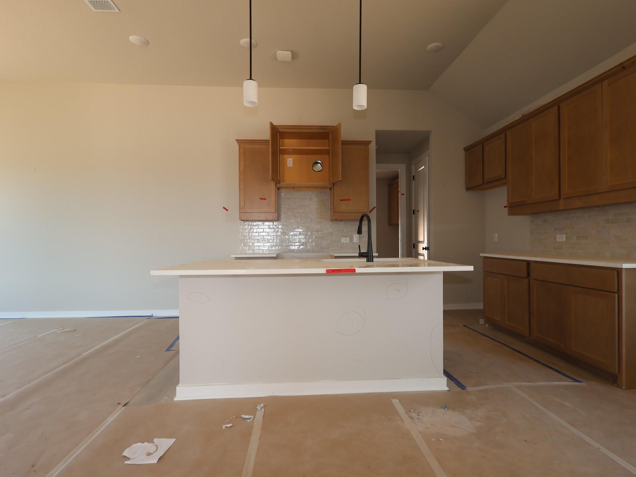 629 Clarissa St Property Photo 3