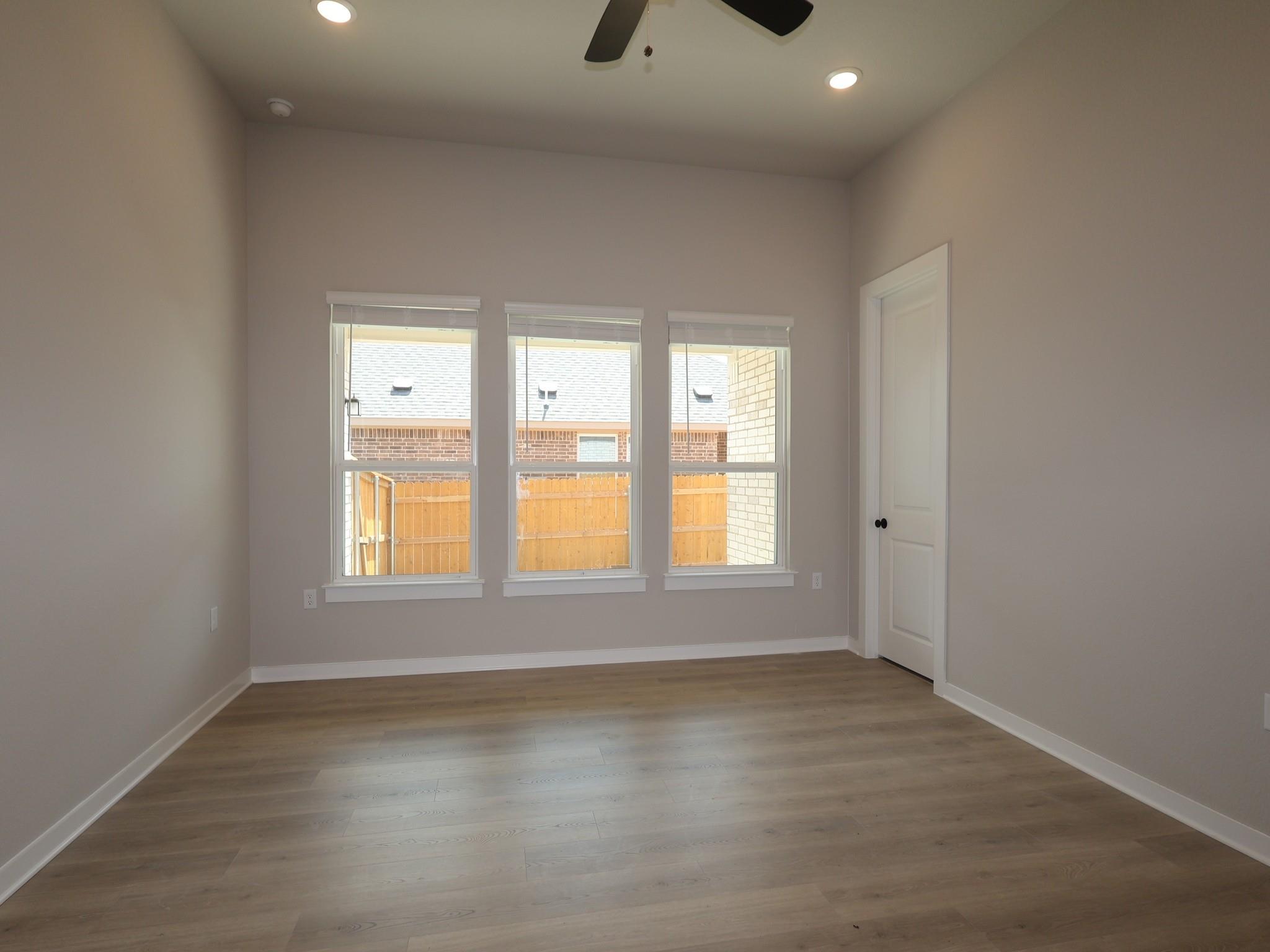 629 Clarissa St Property Photo 10