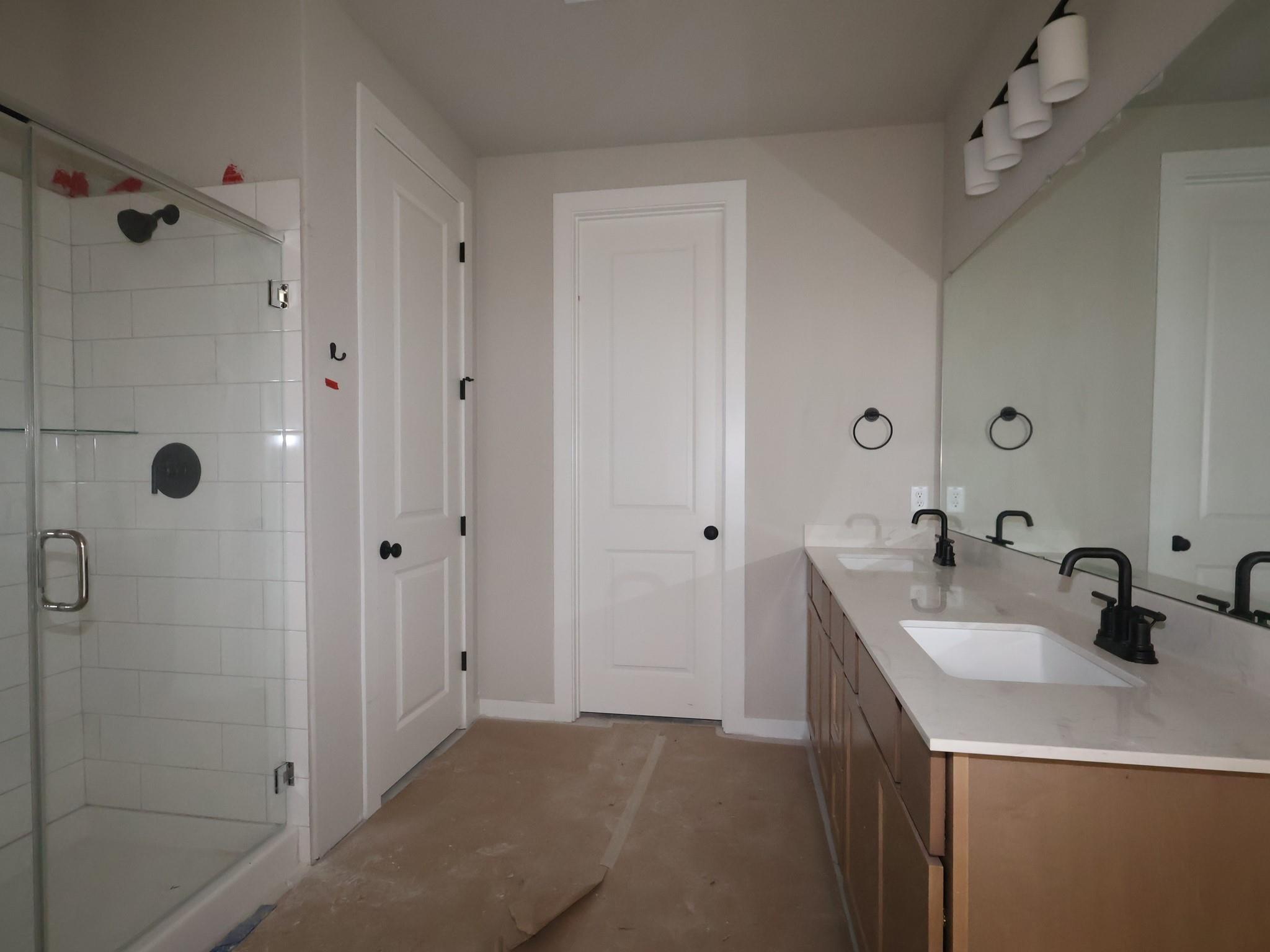 629 Clarissa St Property Photo 11