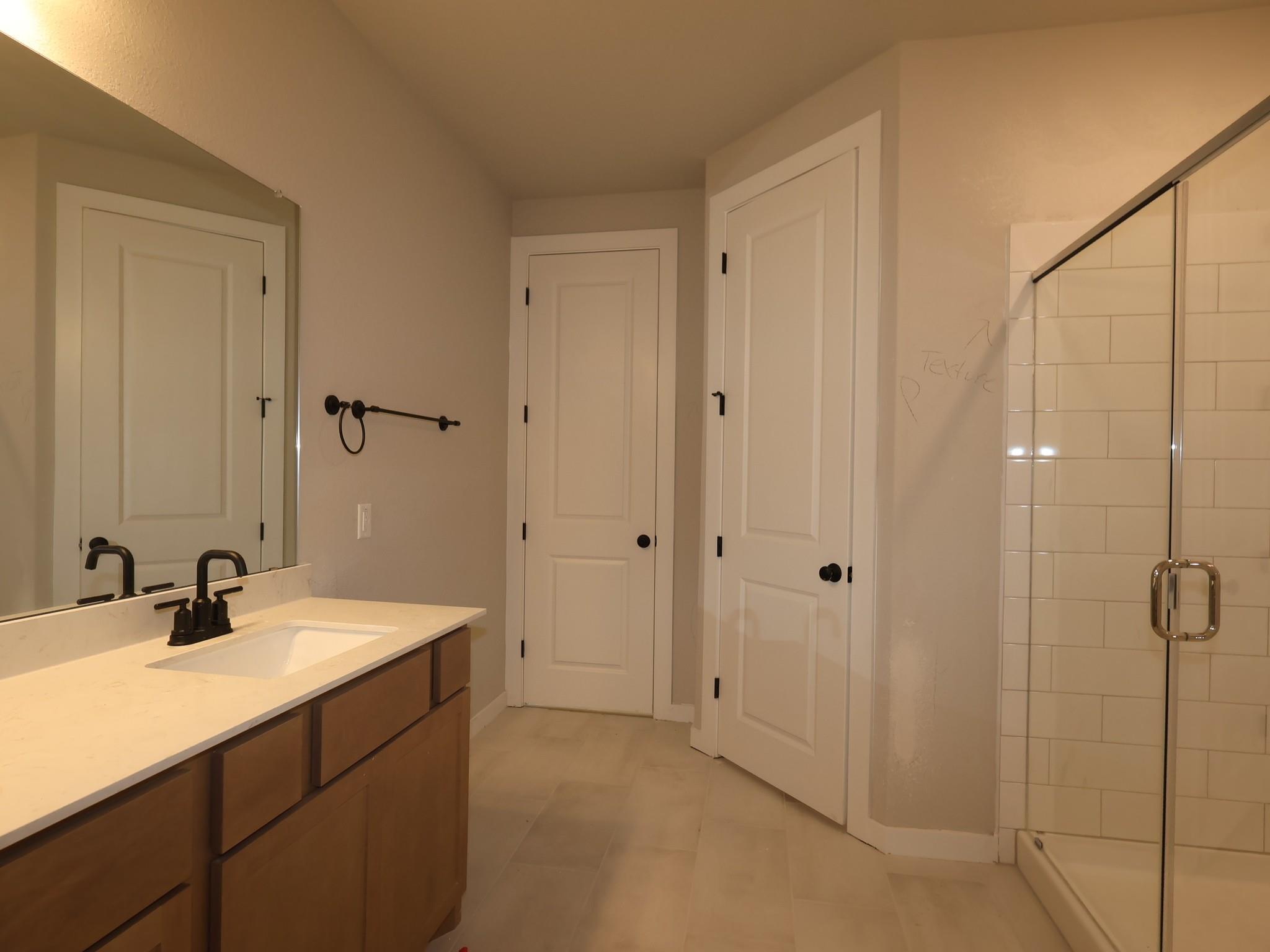 629 Clarissa St Property Photo 12