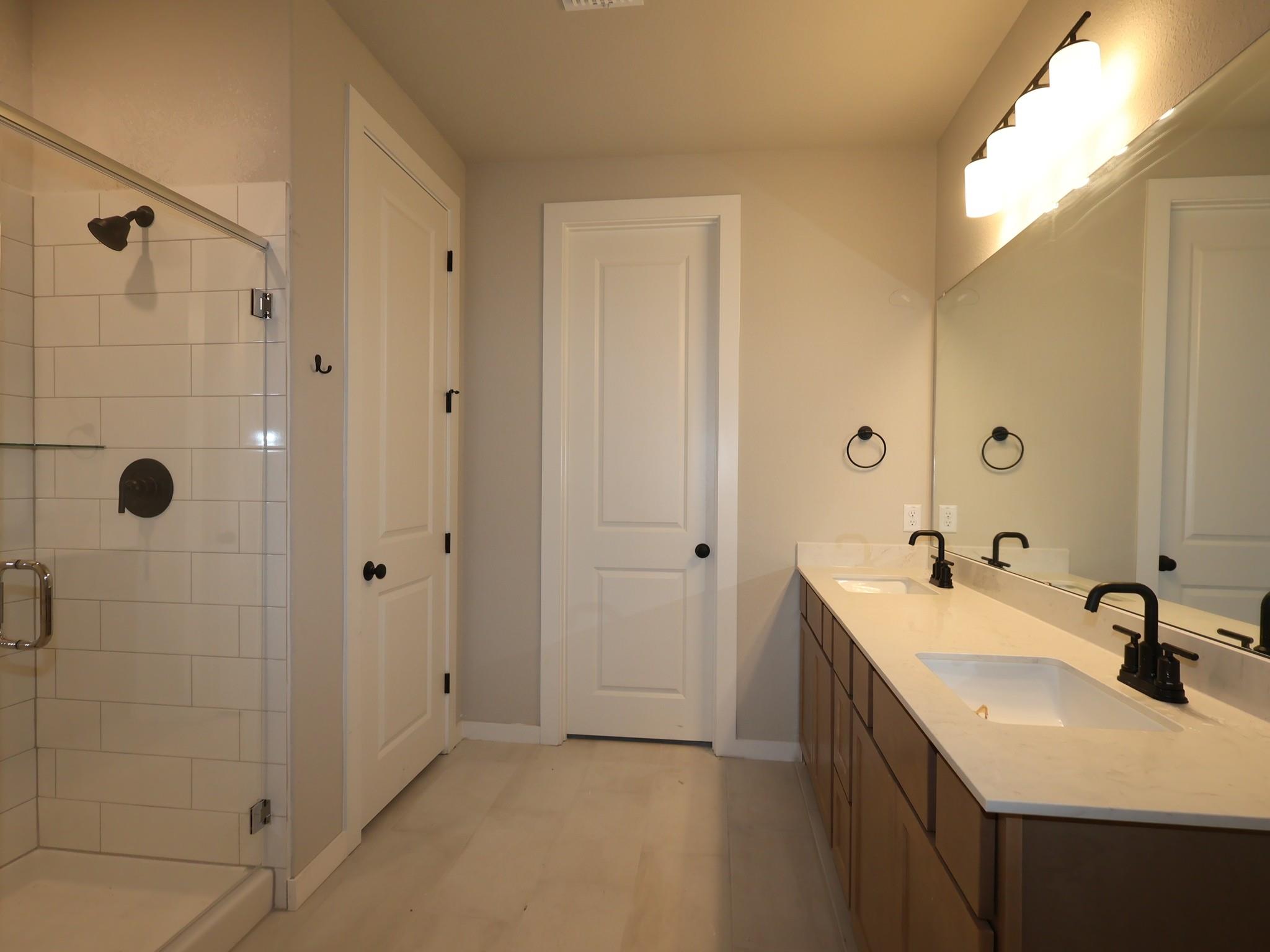 629 Clarissa St Property Photo 13