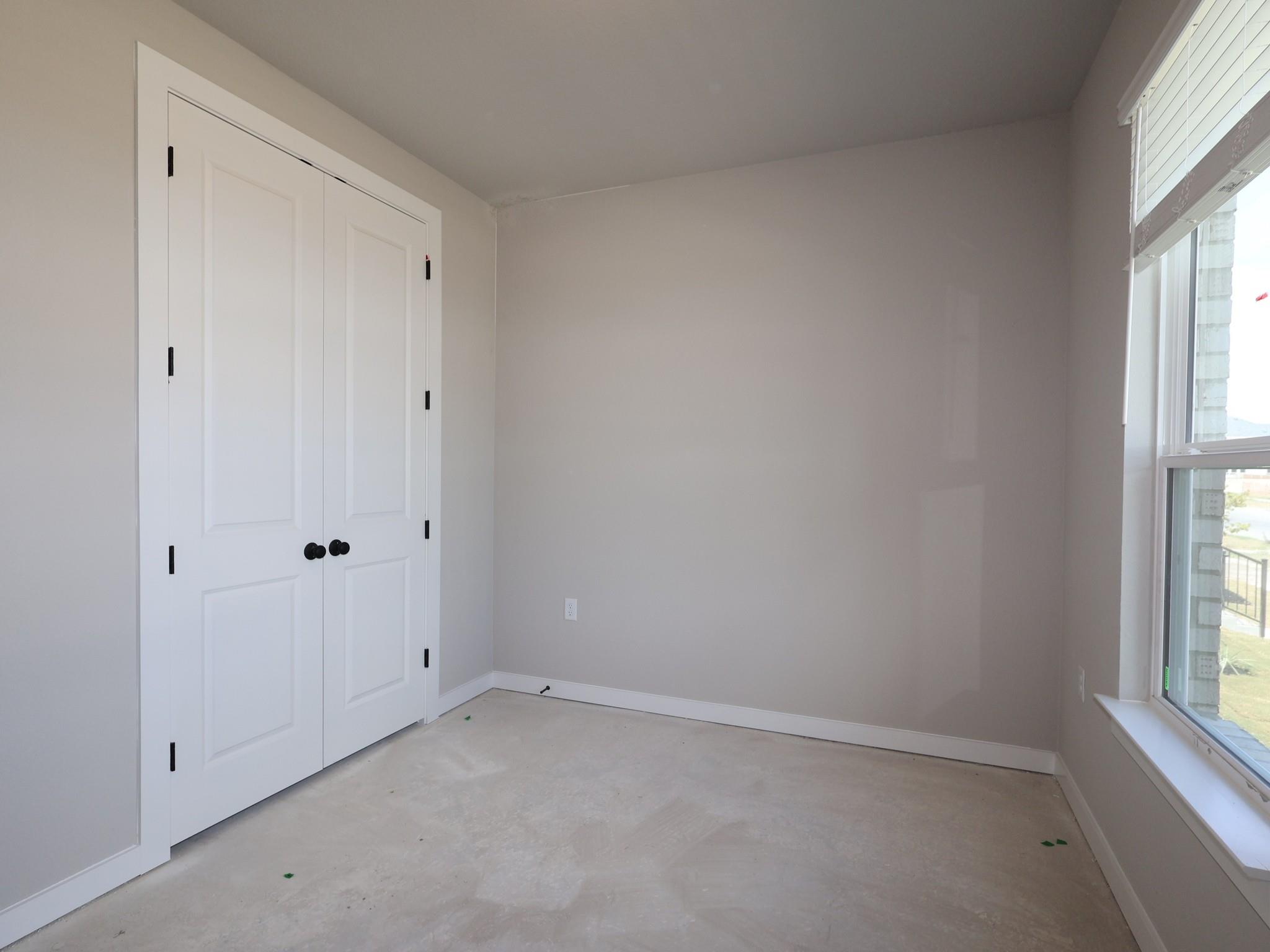 629 Clarissa St Property Photo 14