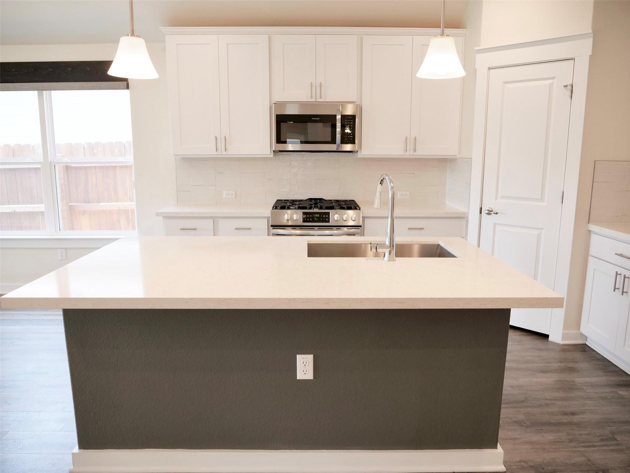 7413 Grenadine Bloom Bnd Property Photo 6