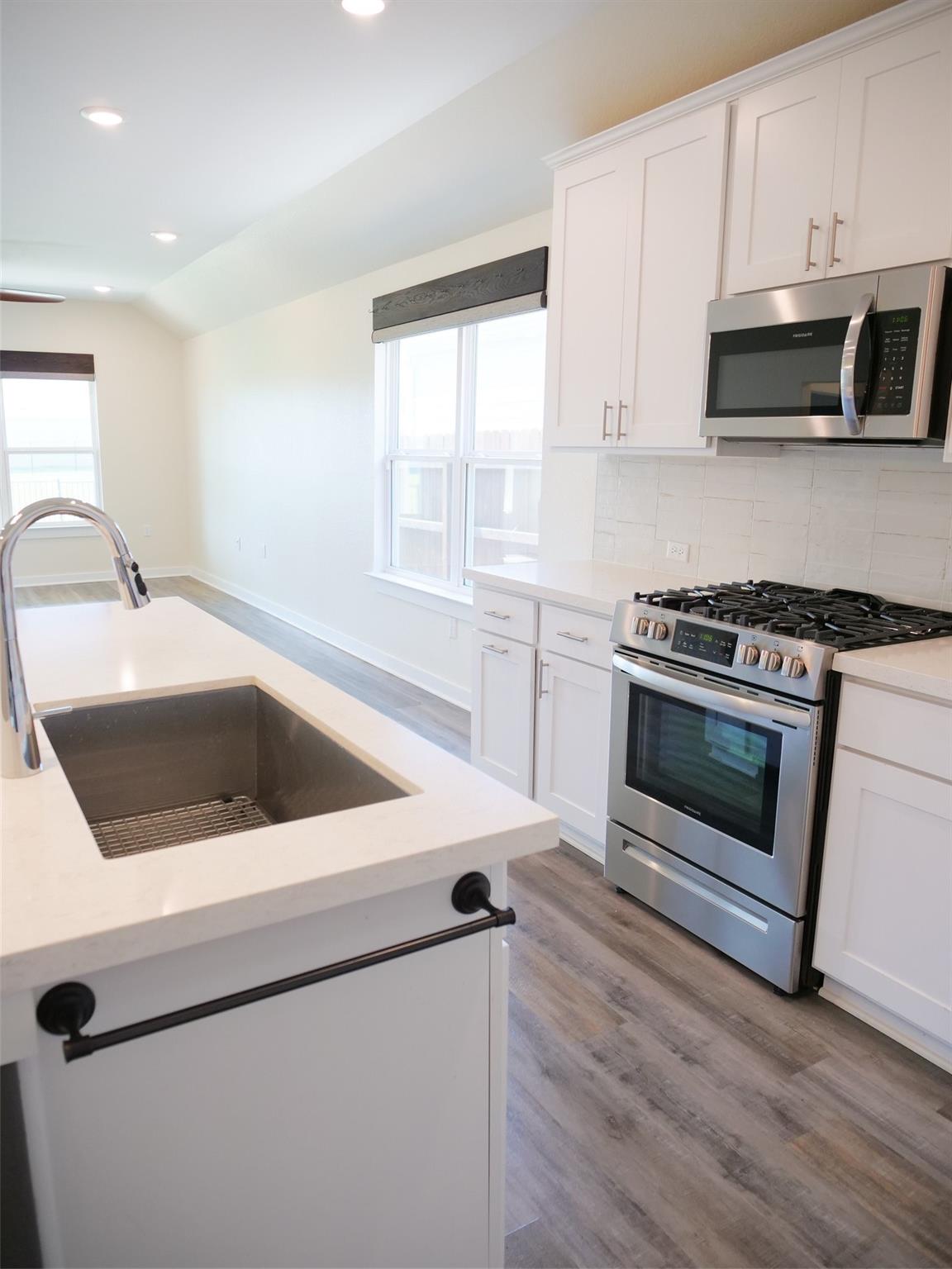 7413 Grenadine Bloom Bnd Property Photo 7