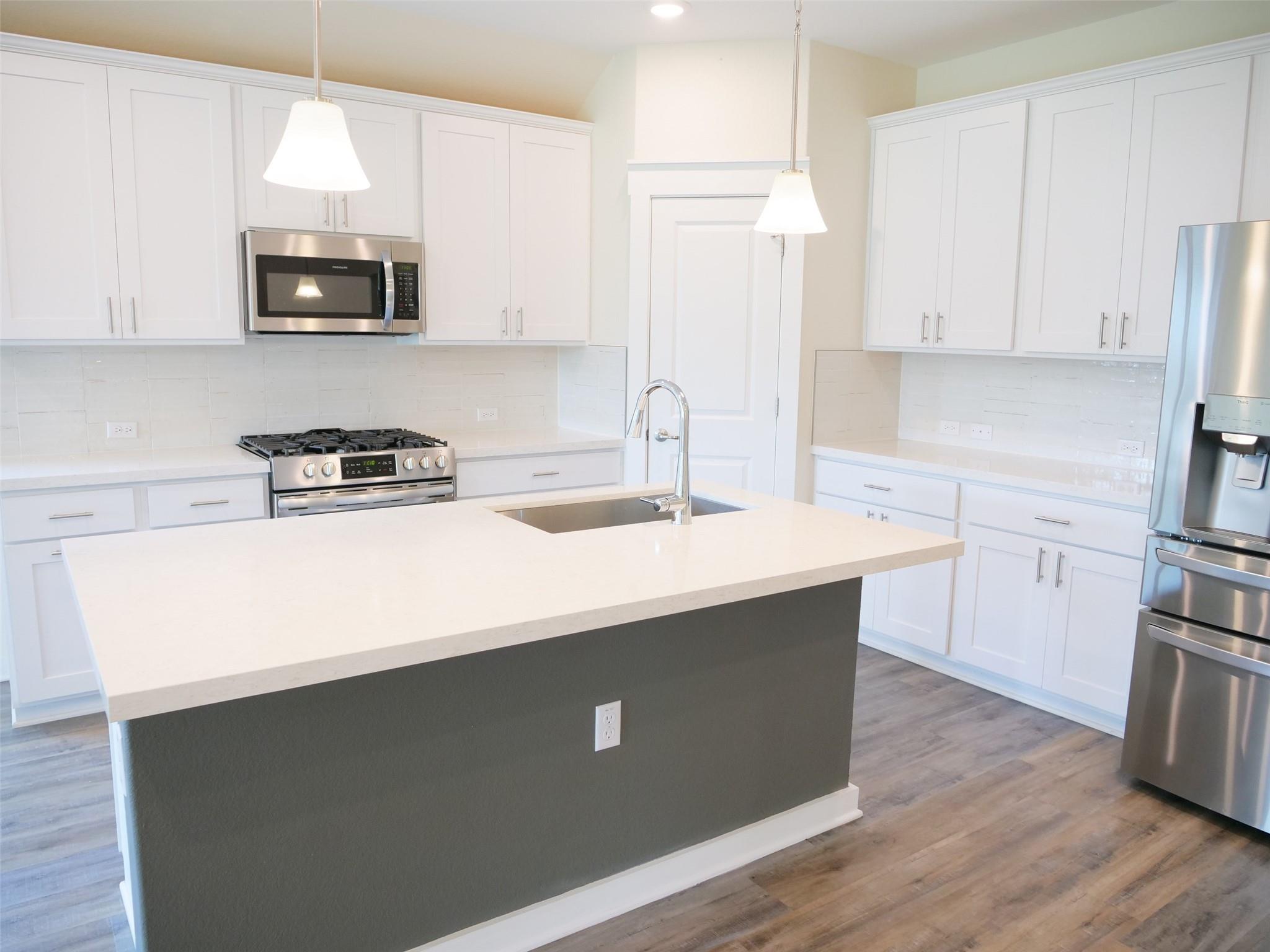 7413 Grenadine Bloom Bnd Property Photo 8