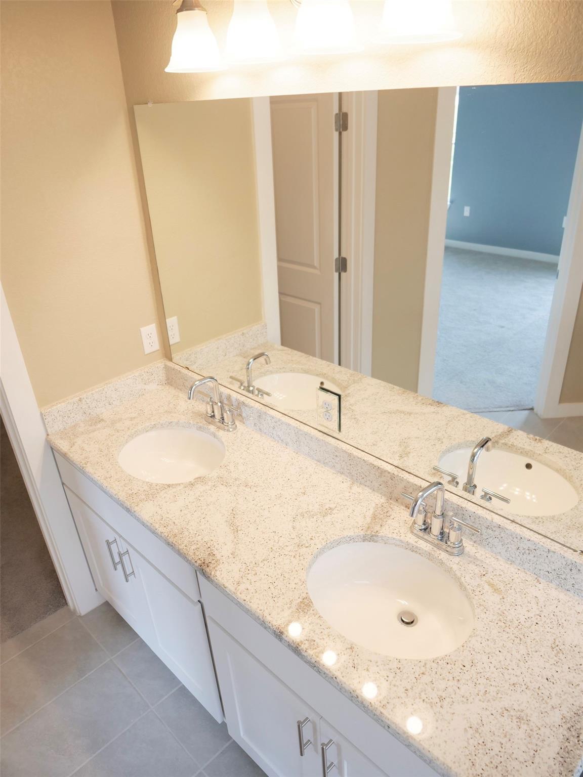 7413 Grenadine Bloom Bnd Property Photo 15