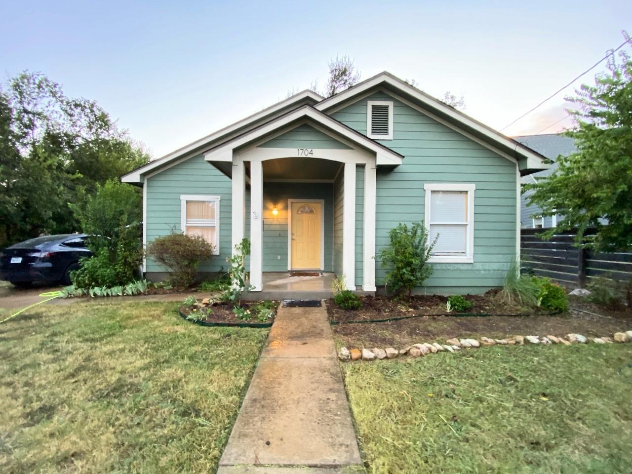 1704 S College St Property Photo 1