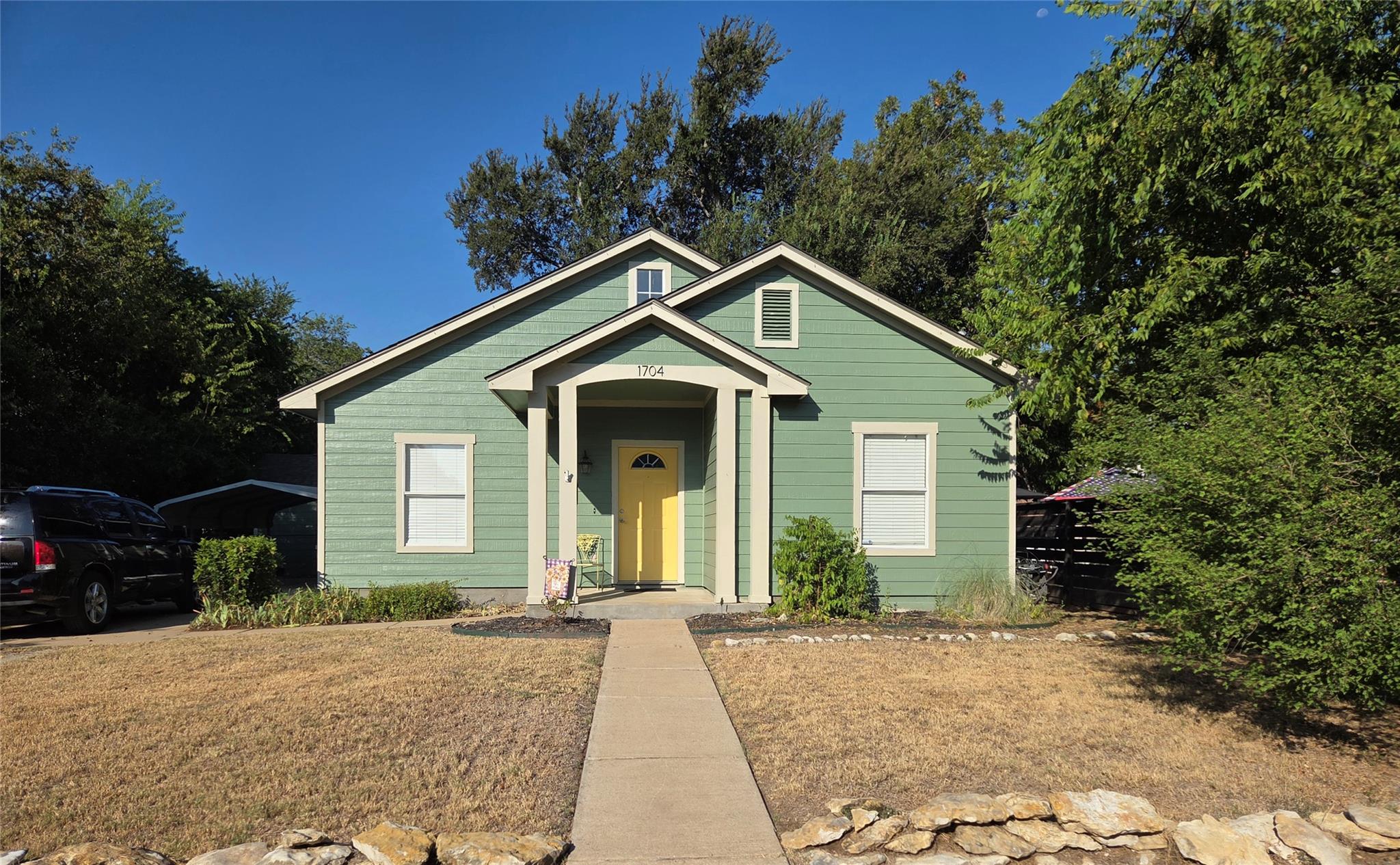 1704 S College St Property Photo 1