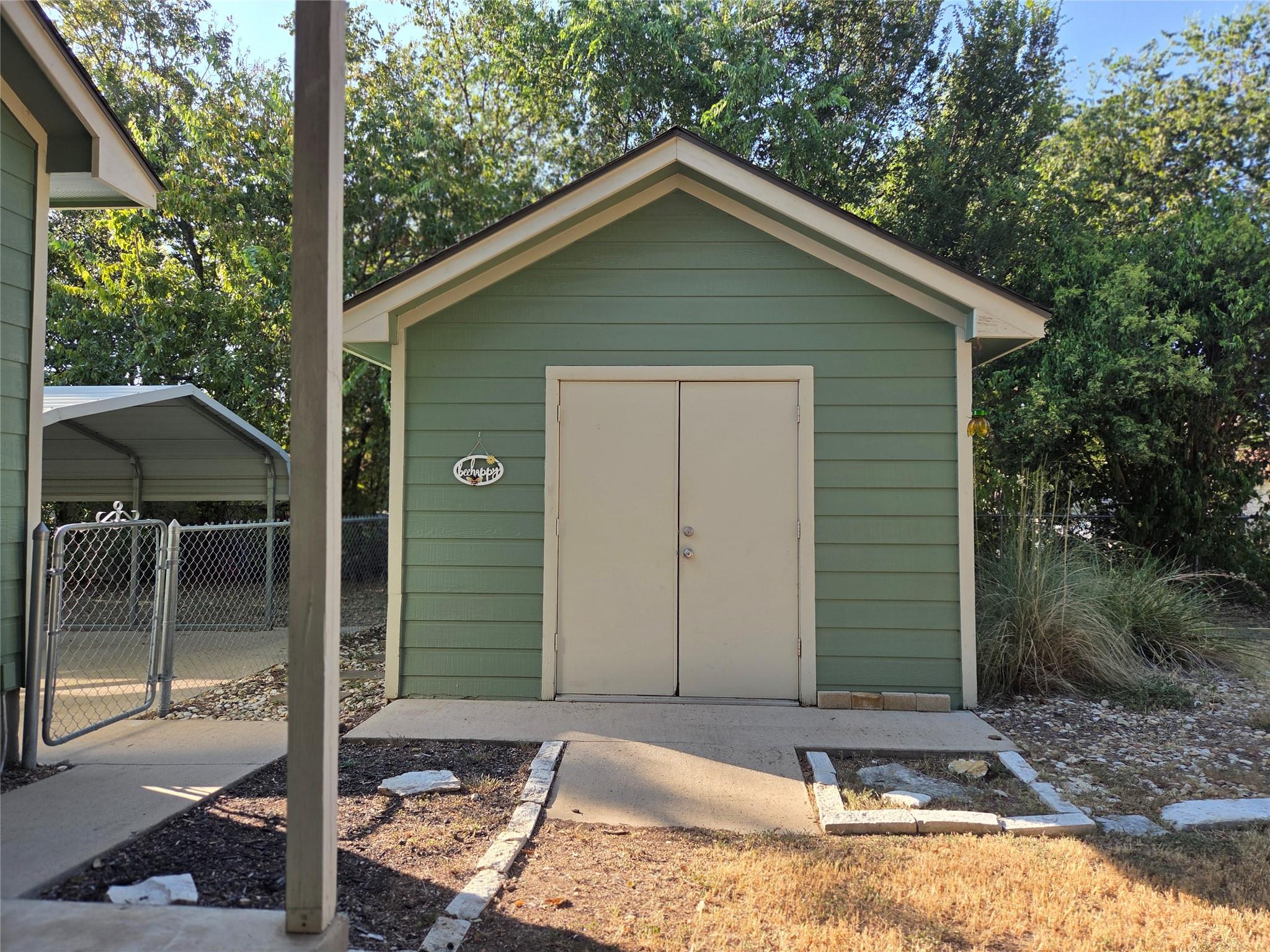 1704 S College St Property Photo 18