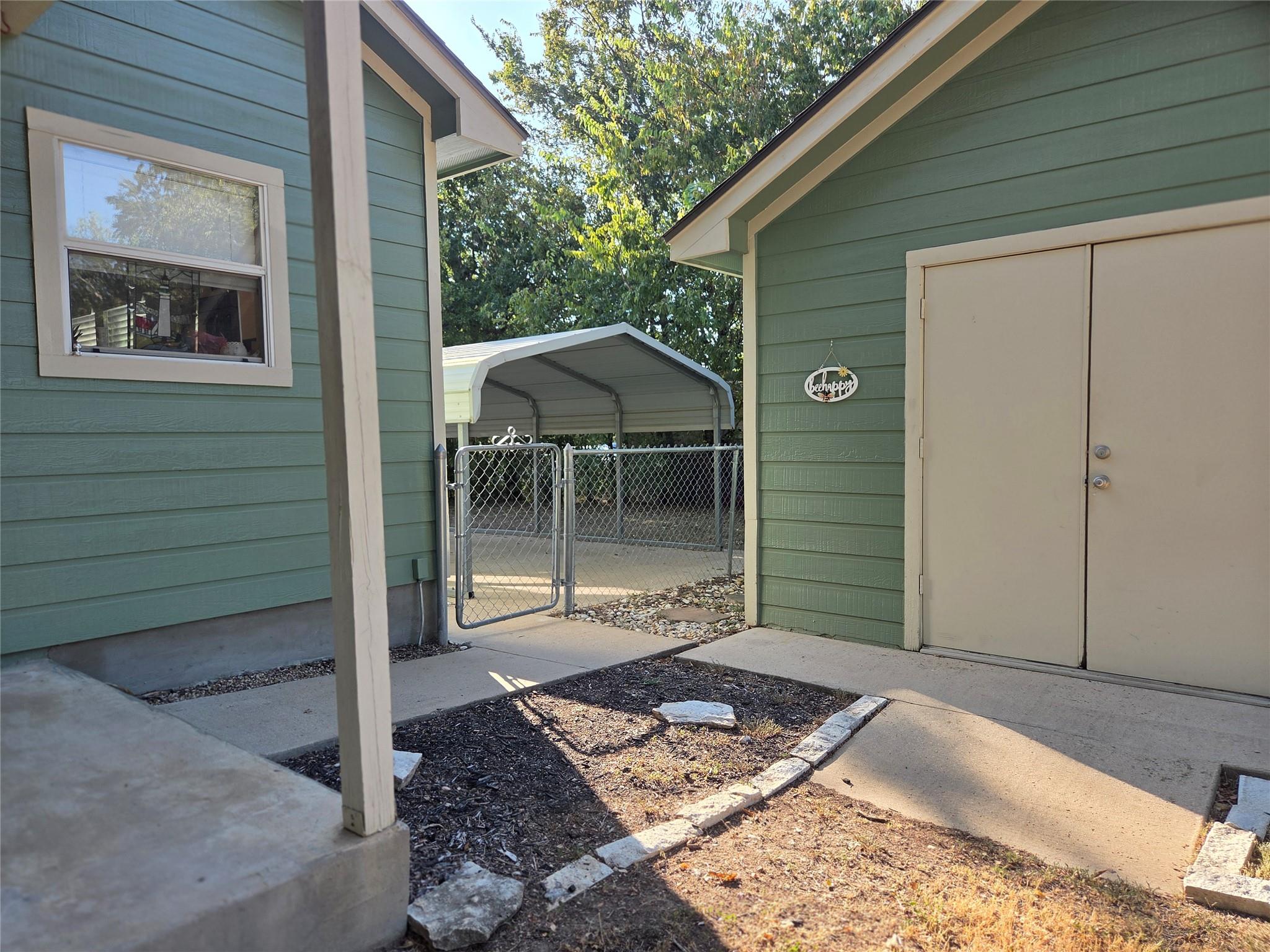 1704 S College St Property Photo 19