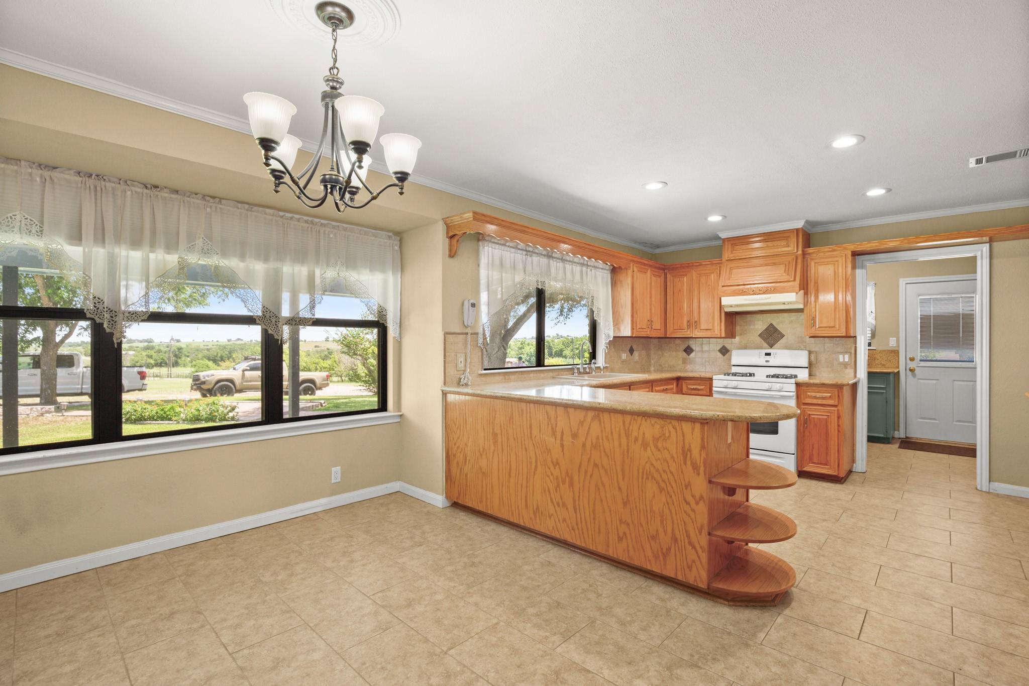 8712 Cele Rd 1 Property Photo 4