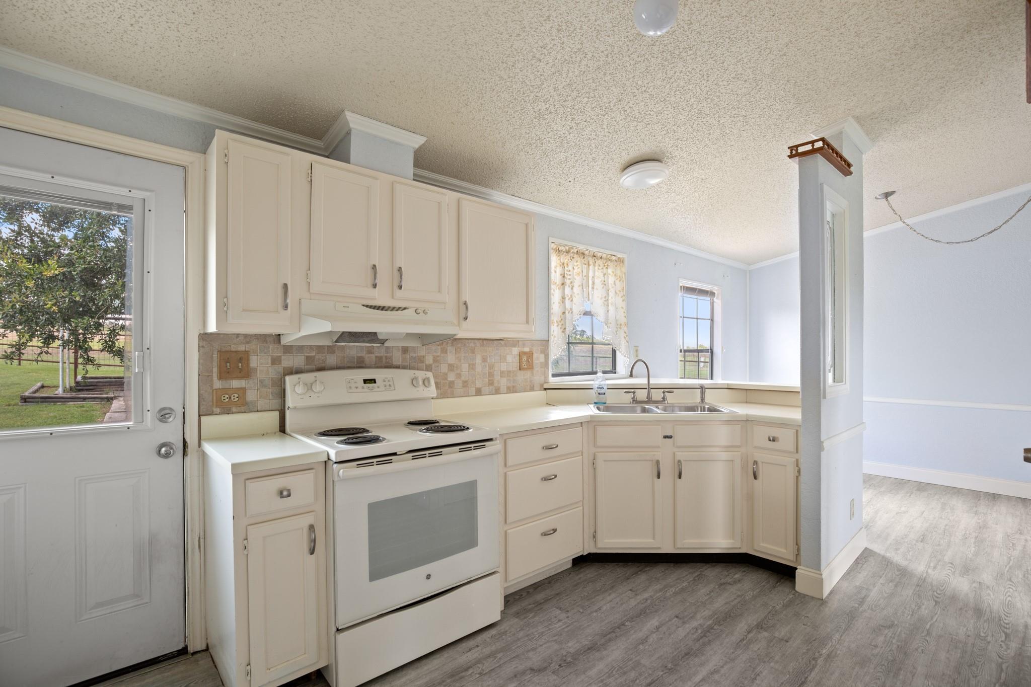 8712 Cele Rd 1 Property Photo 34