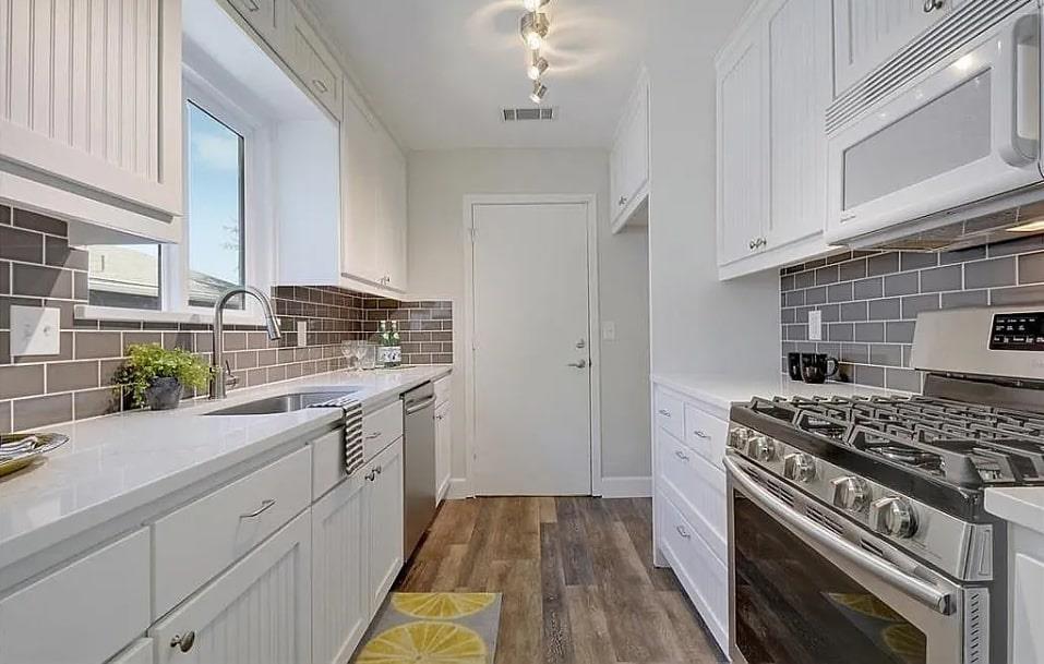 3211 Kittyhawk Cv Property Photo 5