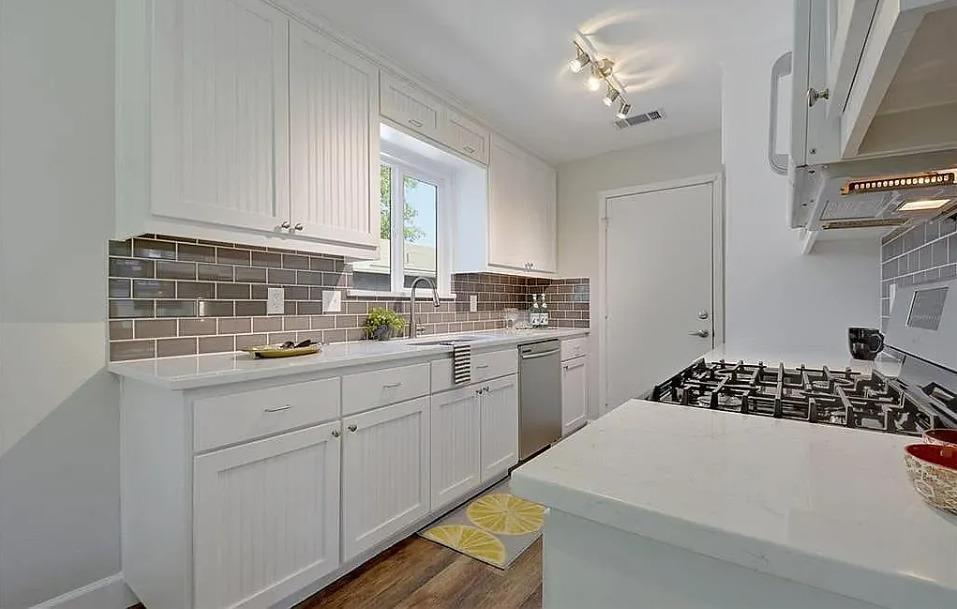 3211 Kittyhawk Cv Property Photo 6