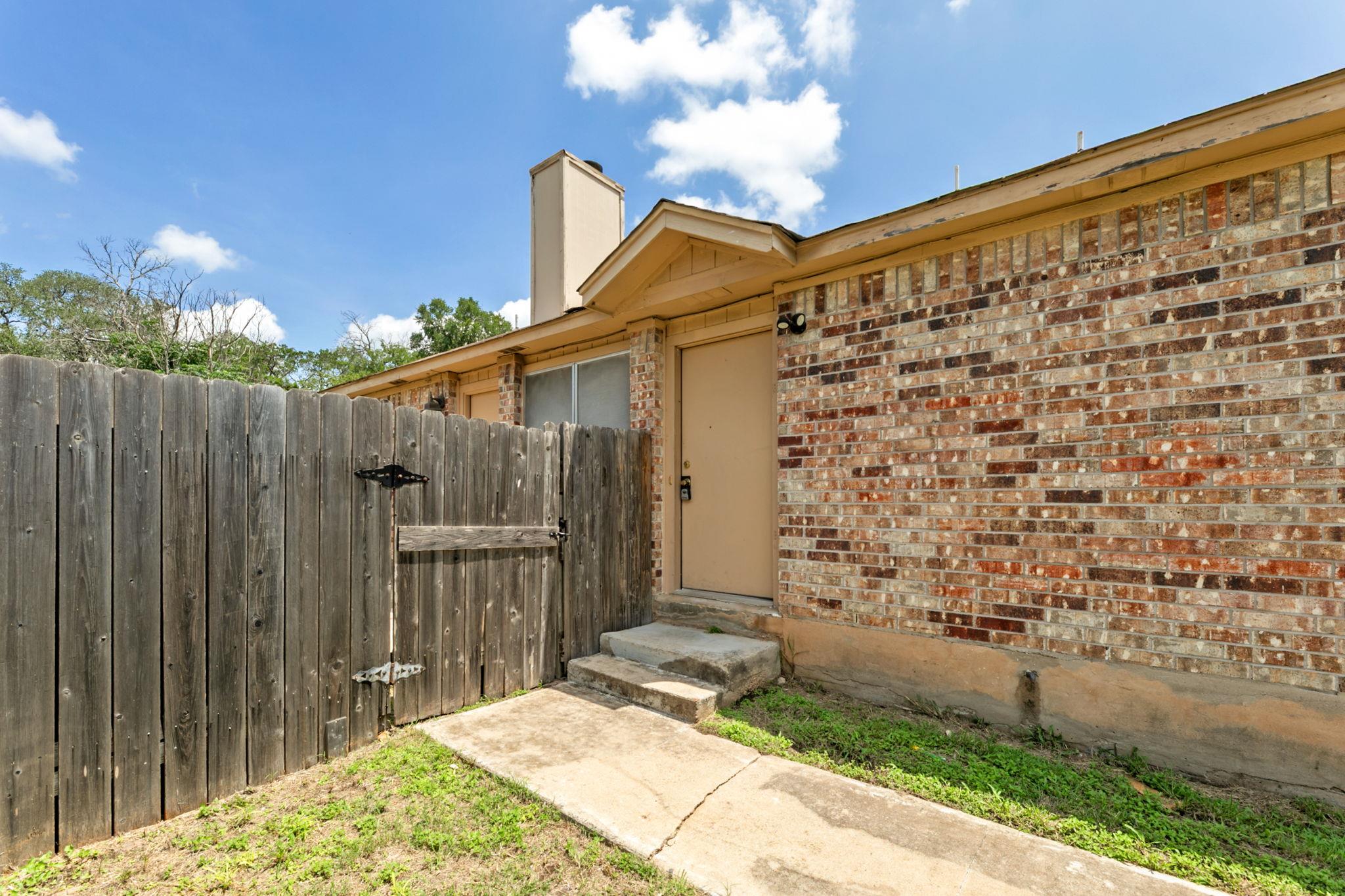 6002 Parkwood Dr #b Property Photo 3