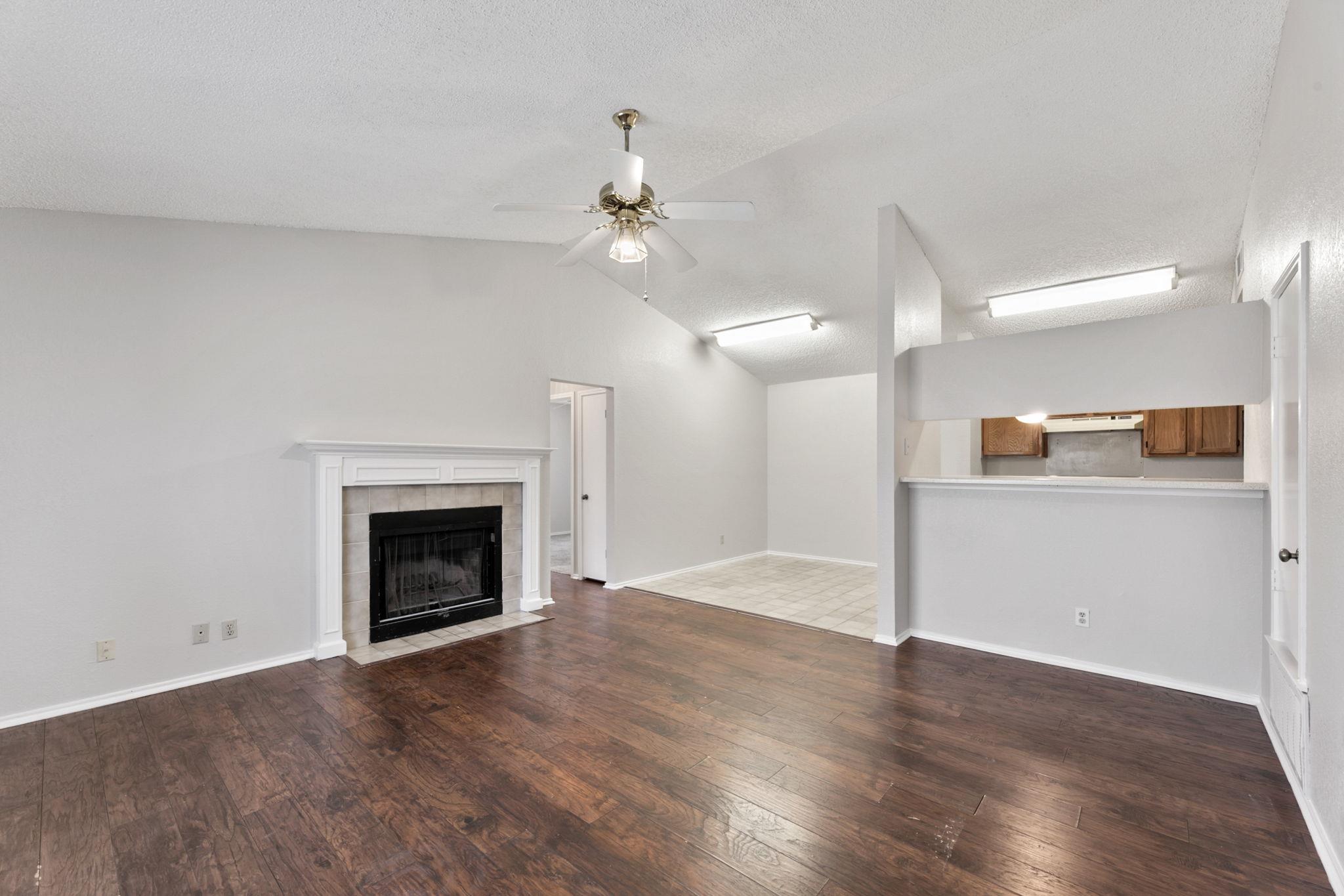 6002 Parkwood Dr #b Property Photo 4
