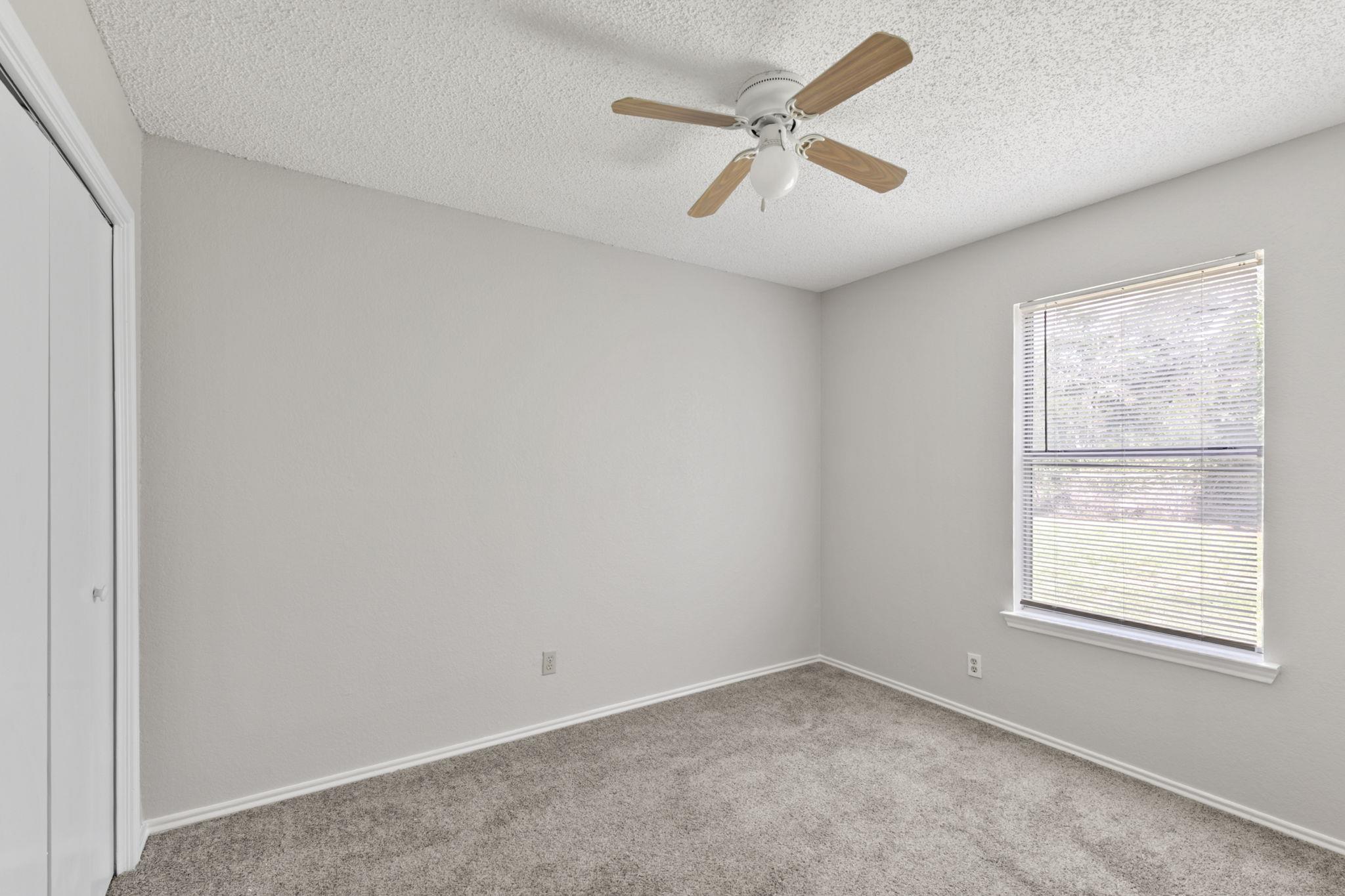 6002 Parkwood Dr #b Property Photo 10