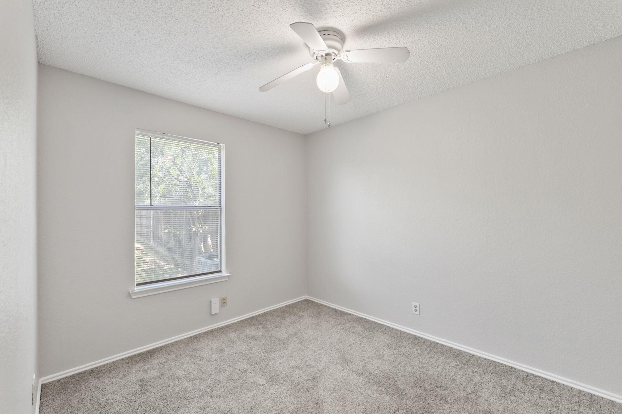 6002 Parkwood Dr #b Property Photo 12
