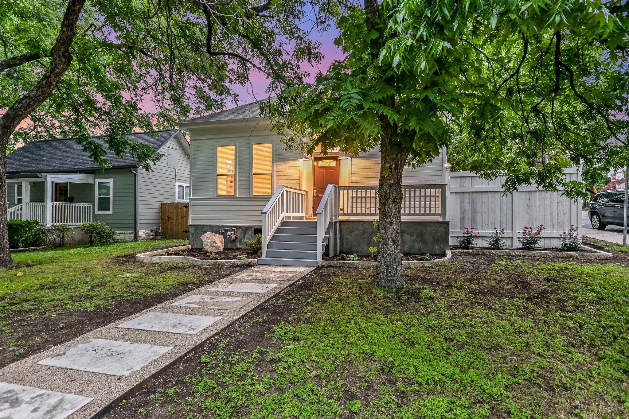 1711 Eva St Property Photo 1