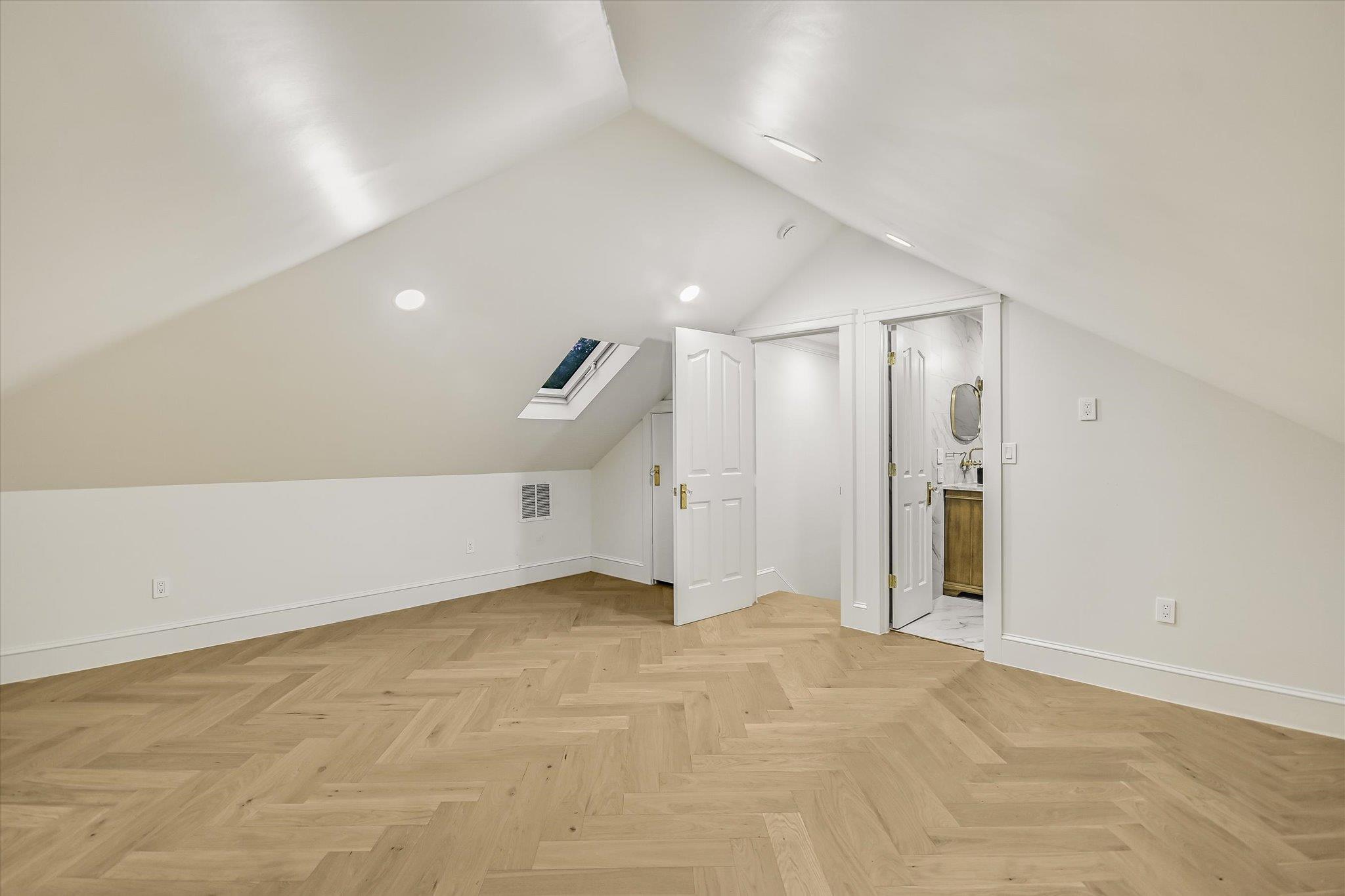1711 Eva St Property Photo 13
