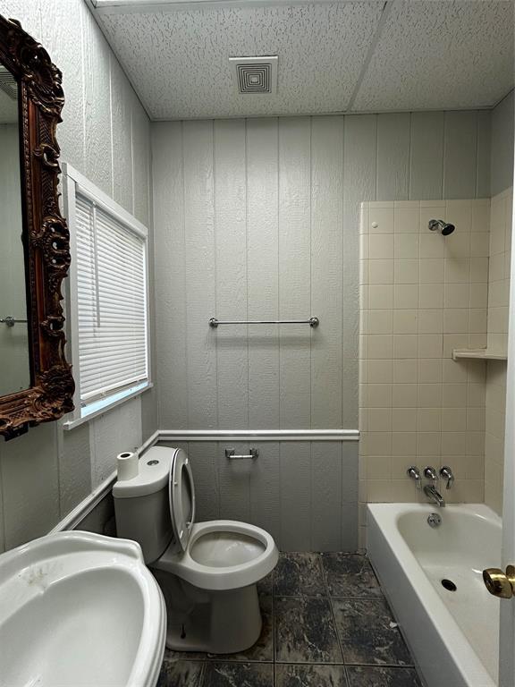903 W 30th St #b Property Photo 3
