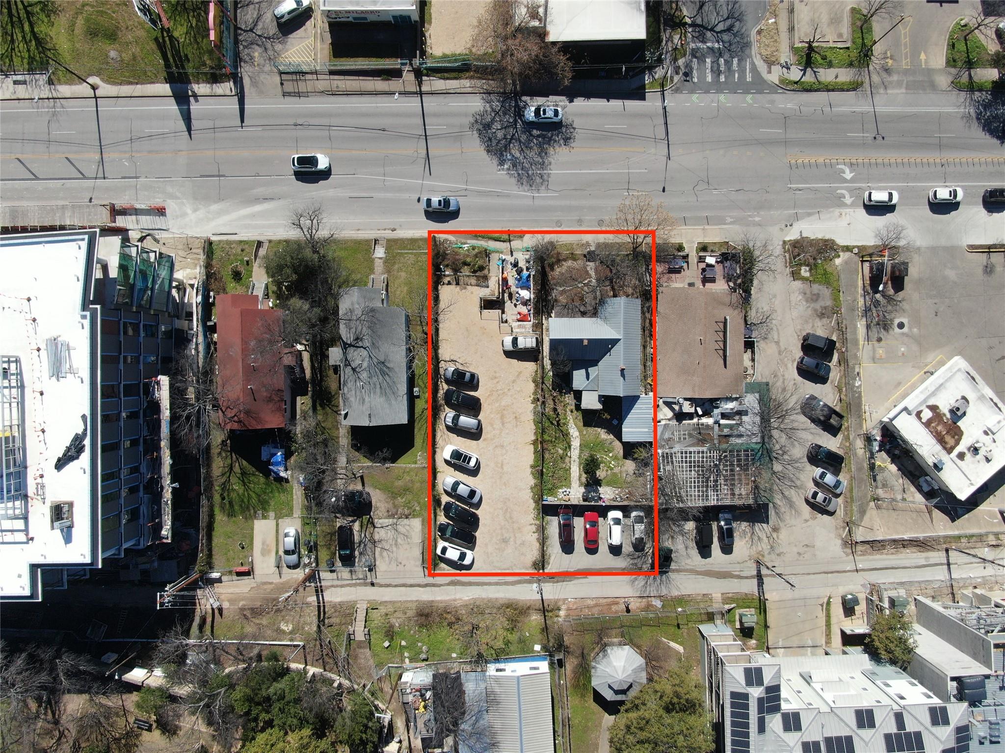 904 E 7th St Property Photo 2