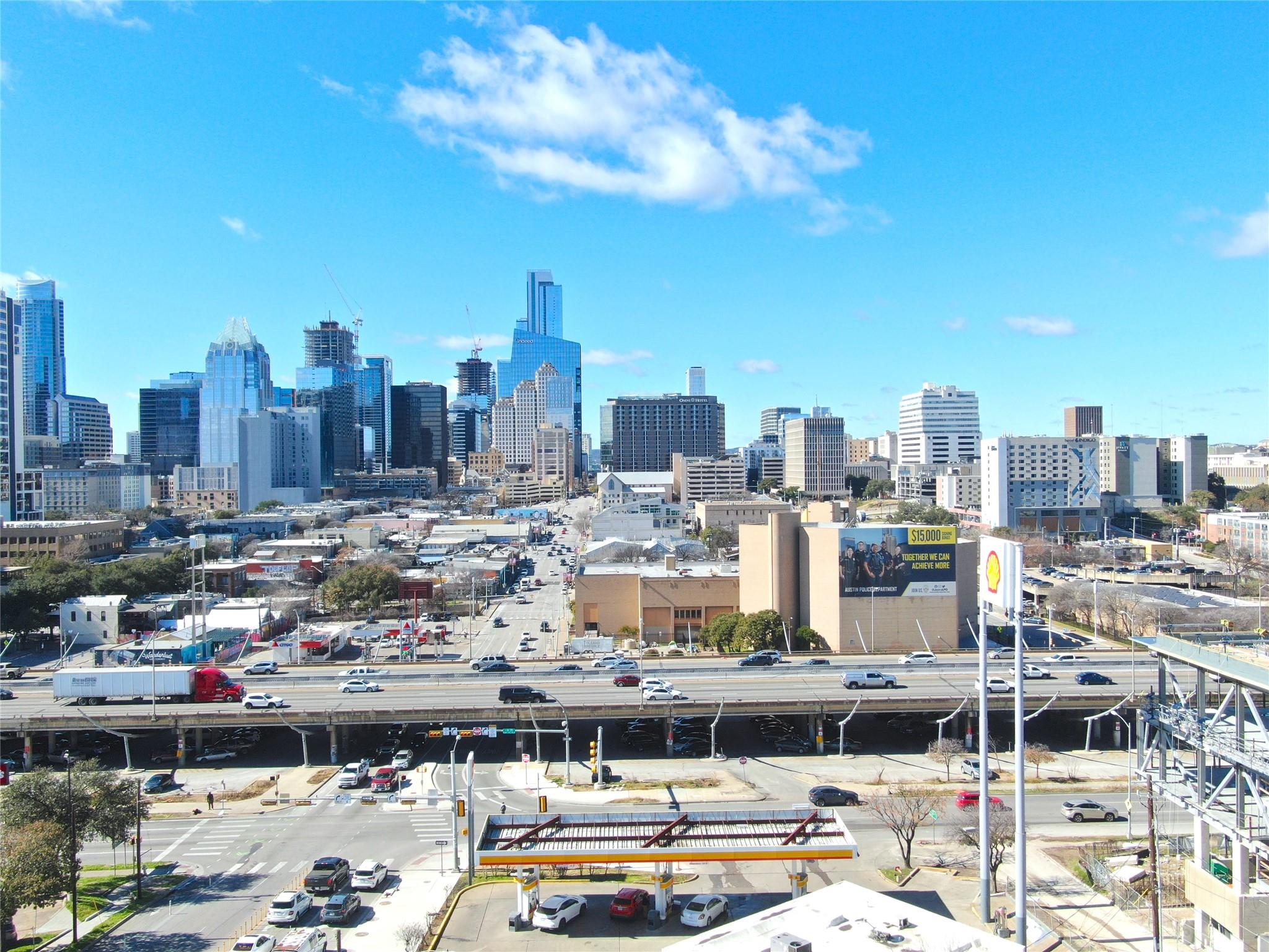 904 E 7th St Property Photo 3