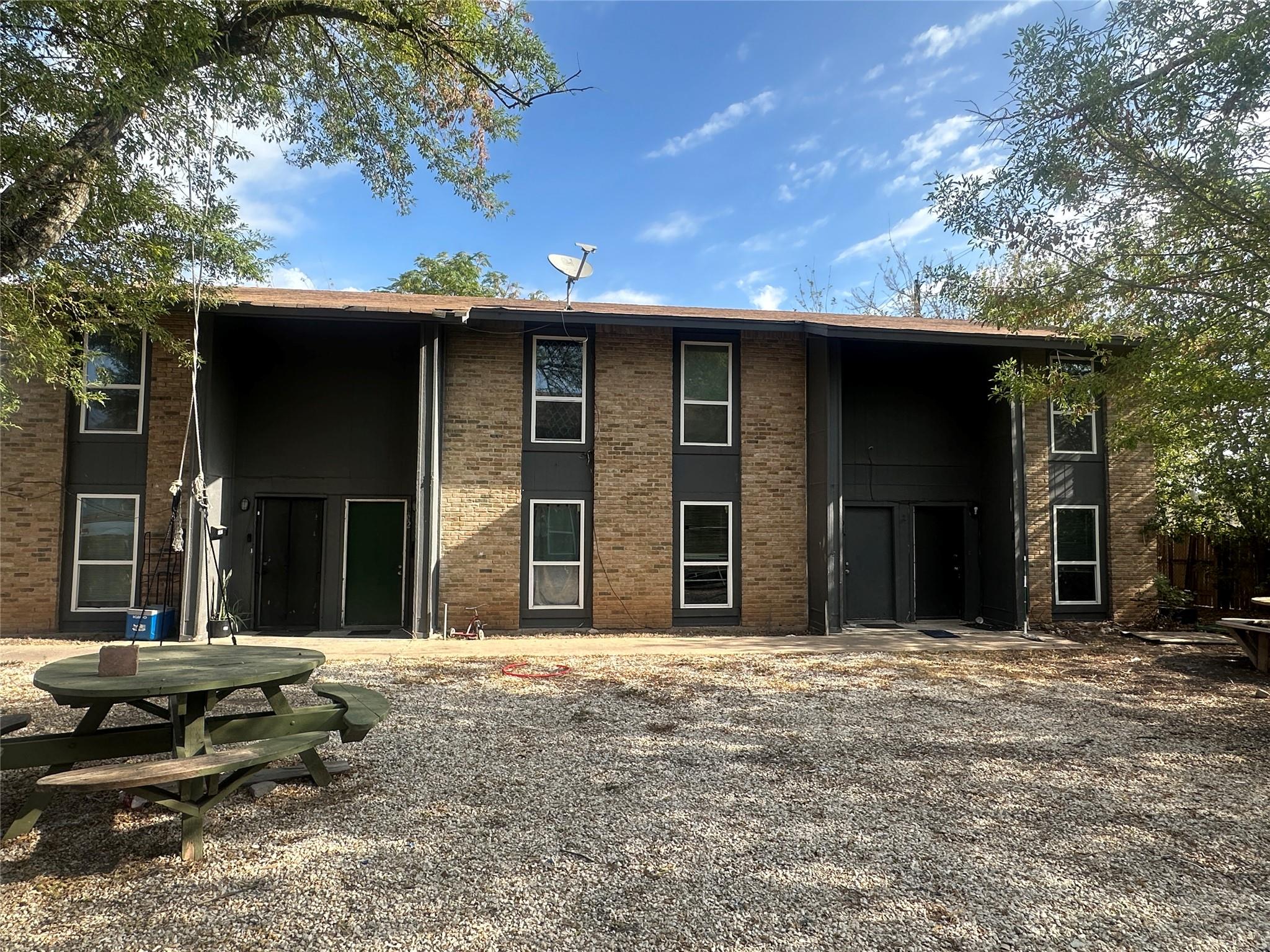 8613 Putnam Dr Property Photo