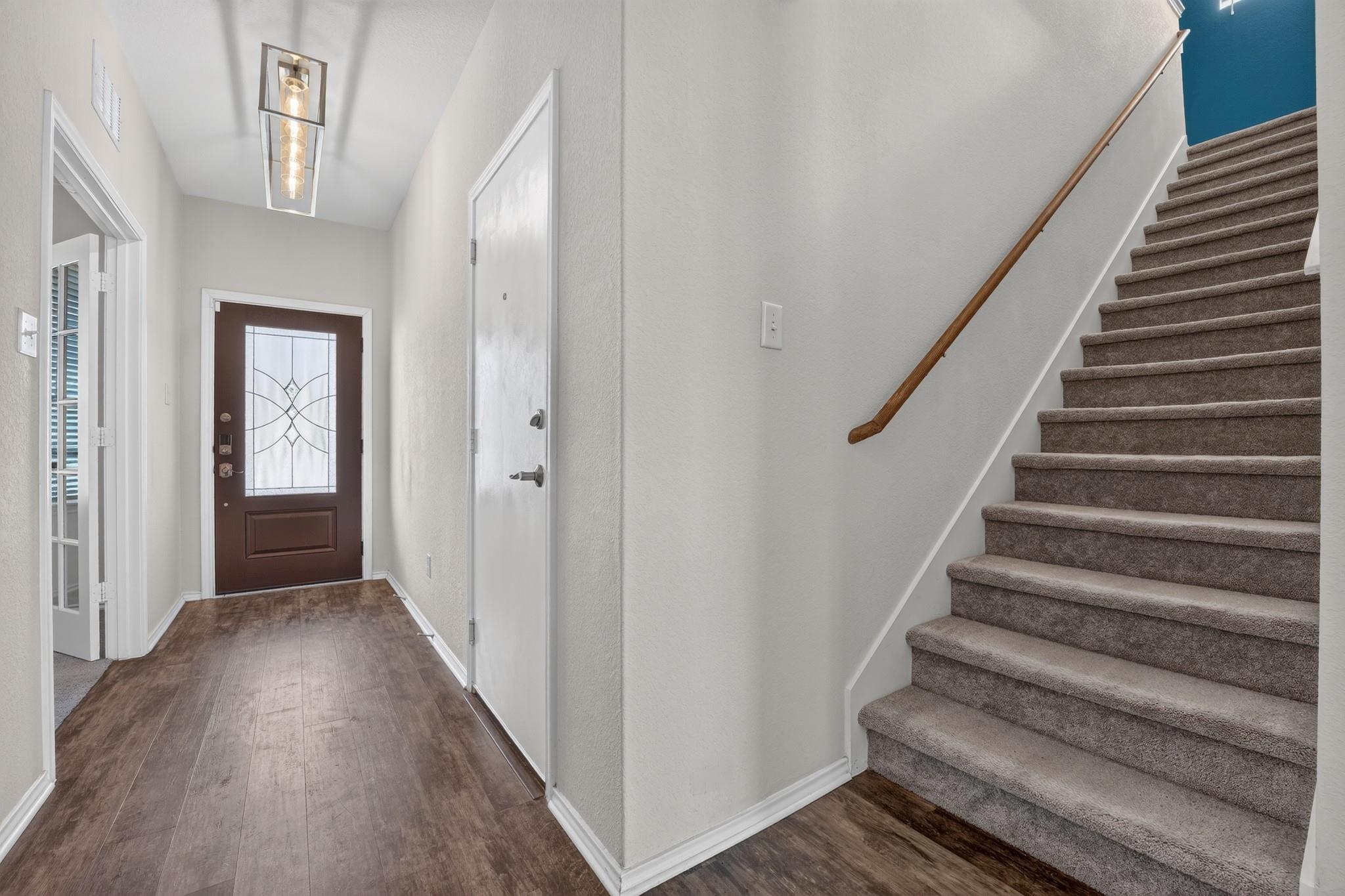 612 Sonterra Blvd Property Photo 3