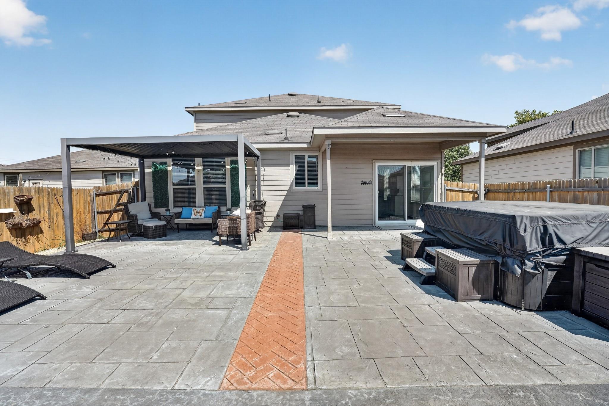 612 Sonterra Blvd Property Photo 27