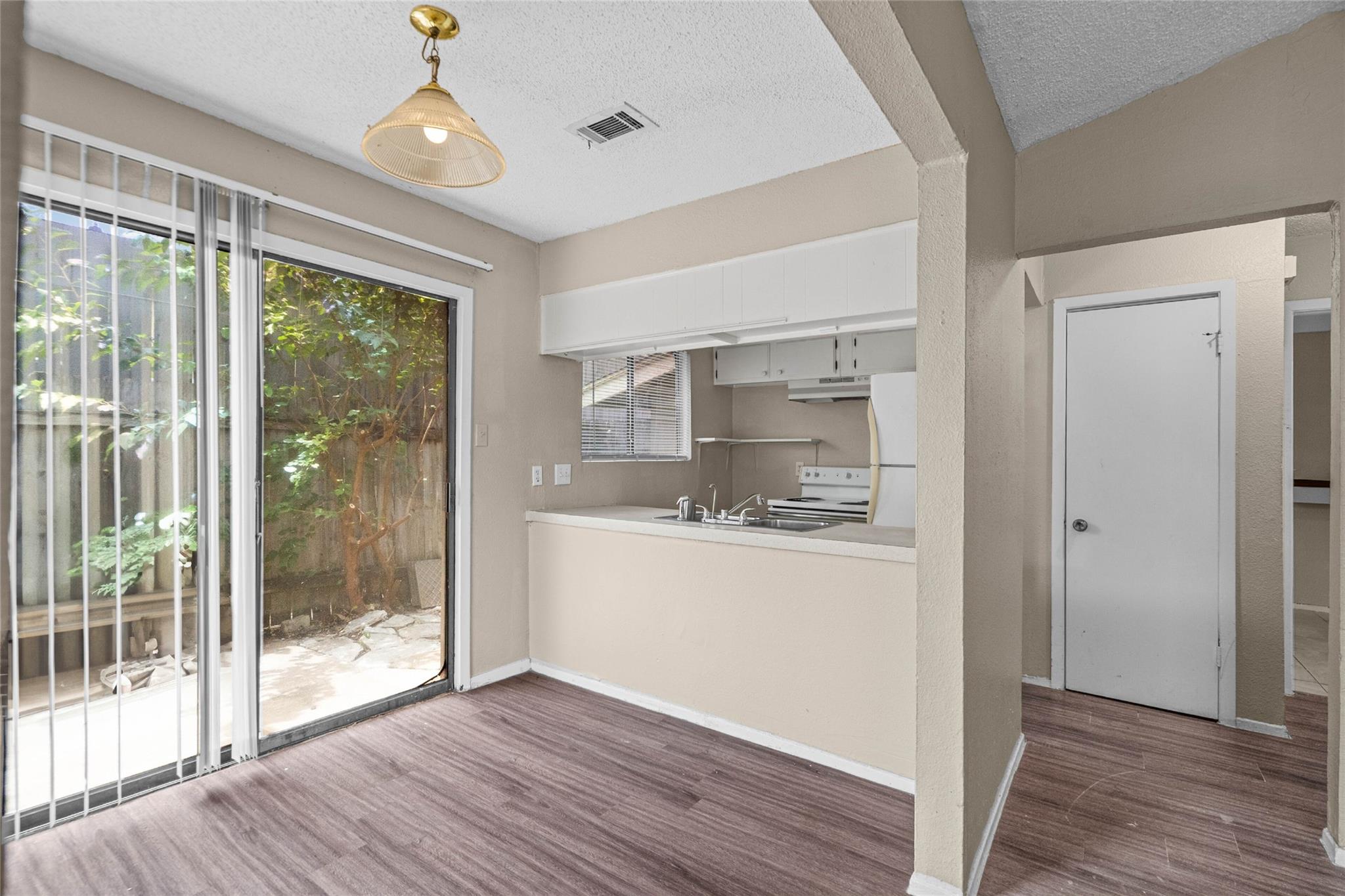 2809 Parker Ln #d Property Photo 4