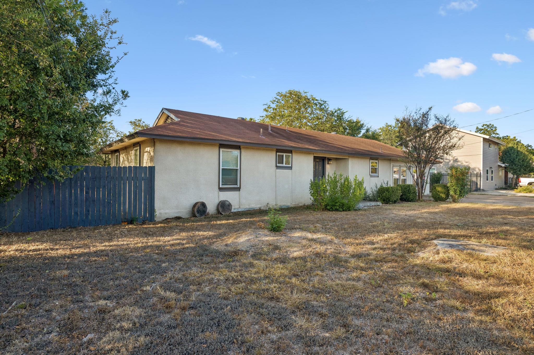 200 Seminole Rd Property Photo 3
