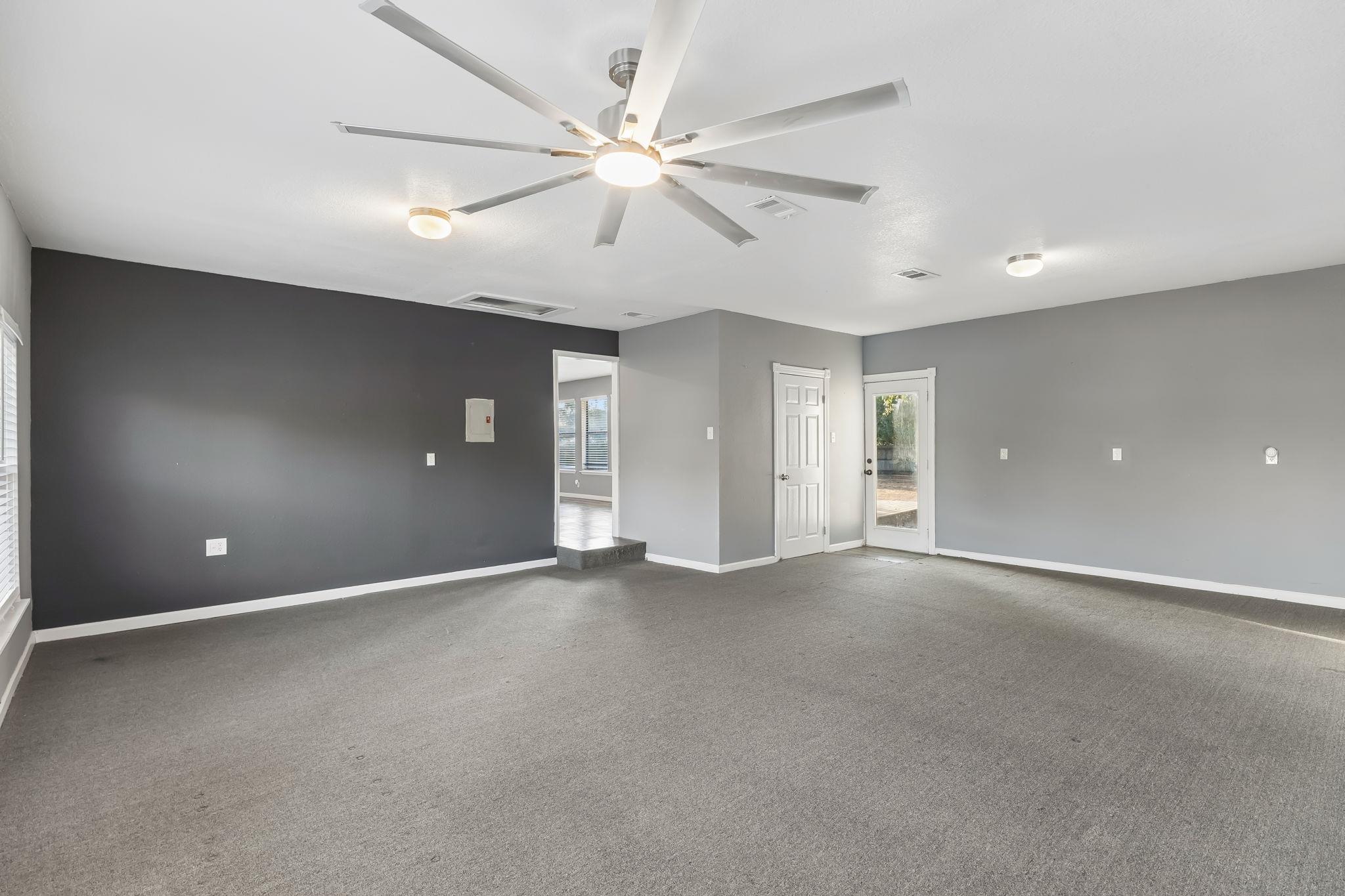 200 Seminole Rd Property Photo 15