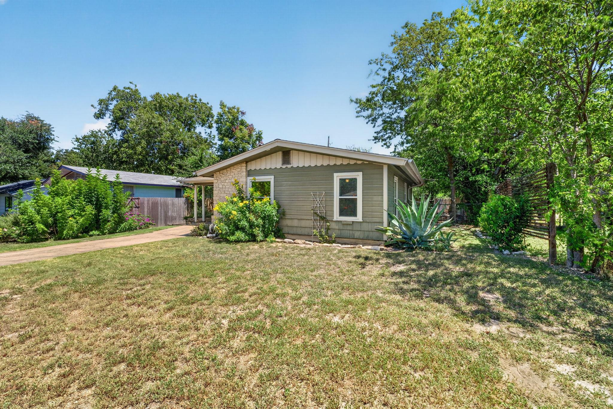 200 E Skyview Rd Property Photo 3