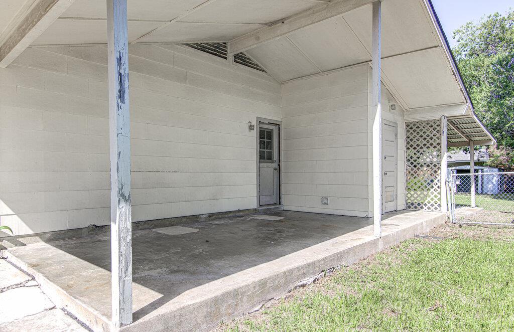 8406 Burrell Dr Property Photo 3