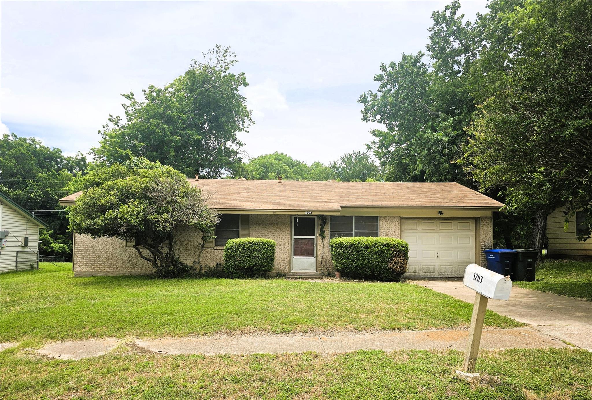 1203 Curry Ave Property Photo 1