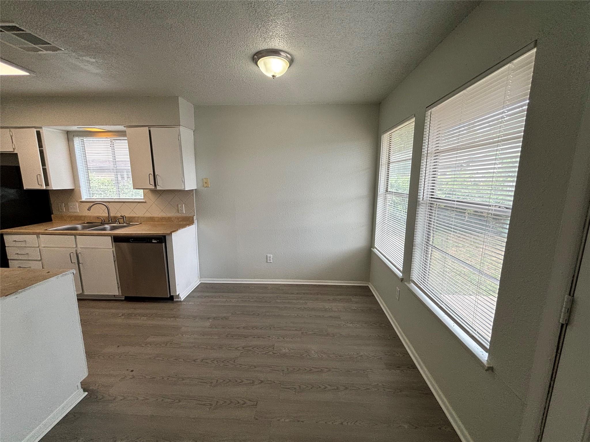 5905 Cherry Loop Property Photo 4