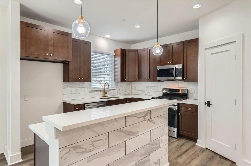 6820 Blue Dawn Trl #101 Property Photo 3