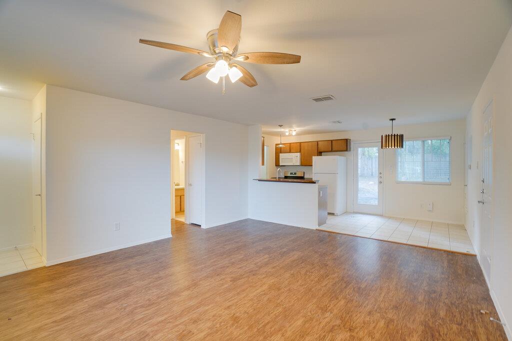 7100 Barnsdale Way Property Photo 4