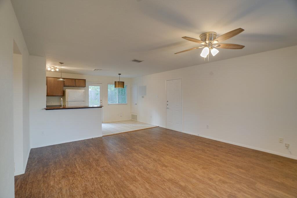 7100 Barnsdale Way Property Photo 6