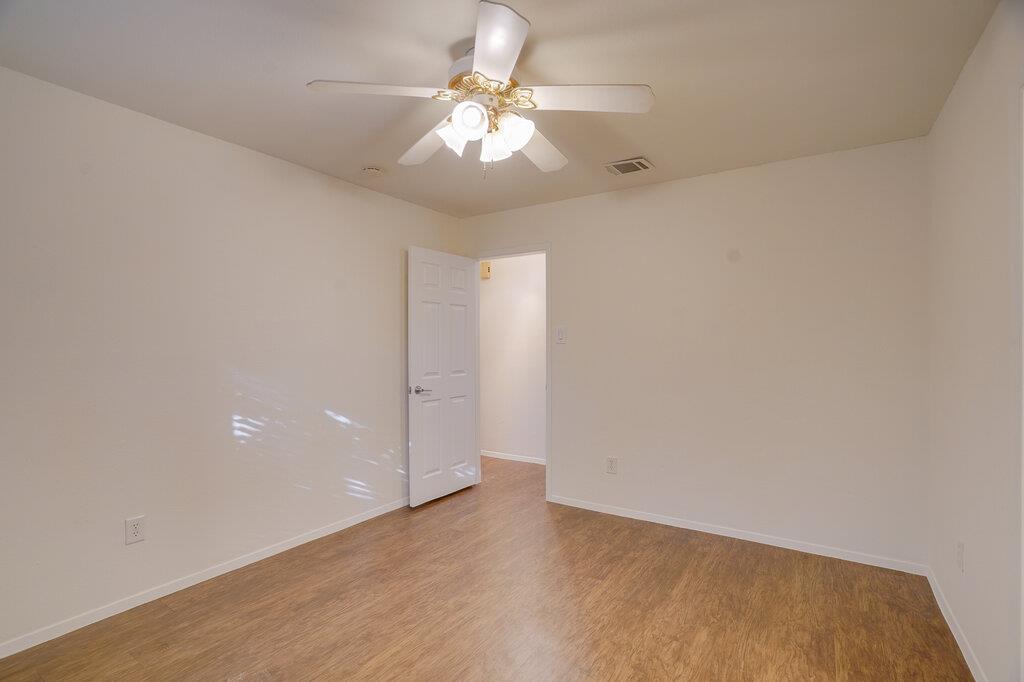 7100 Barnsdale Way Property Photo 11