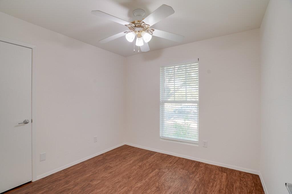 7100 Barnsdale Way Property Photo 12
