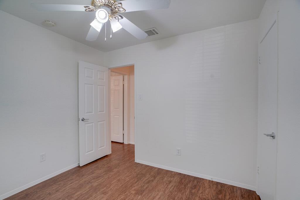7100 Barnsdale Way Property Photo 13