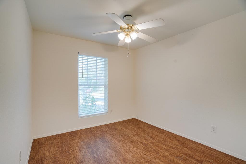 7100 Barnsdale Way Property Photo 14
